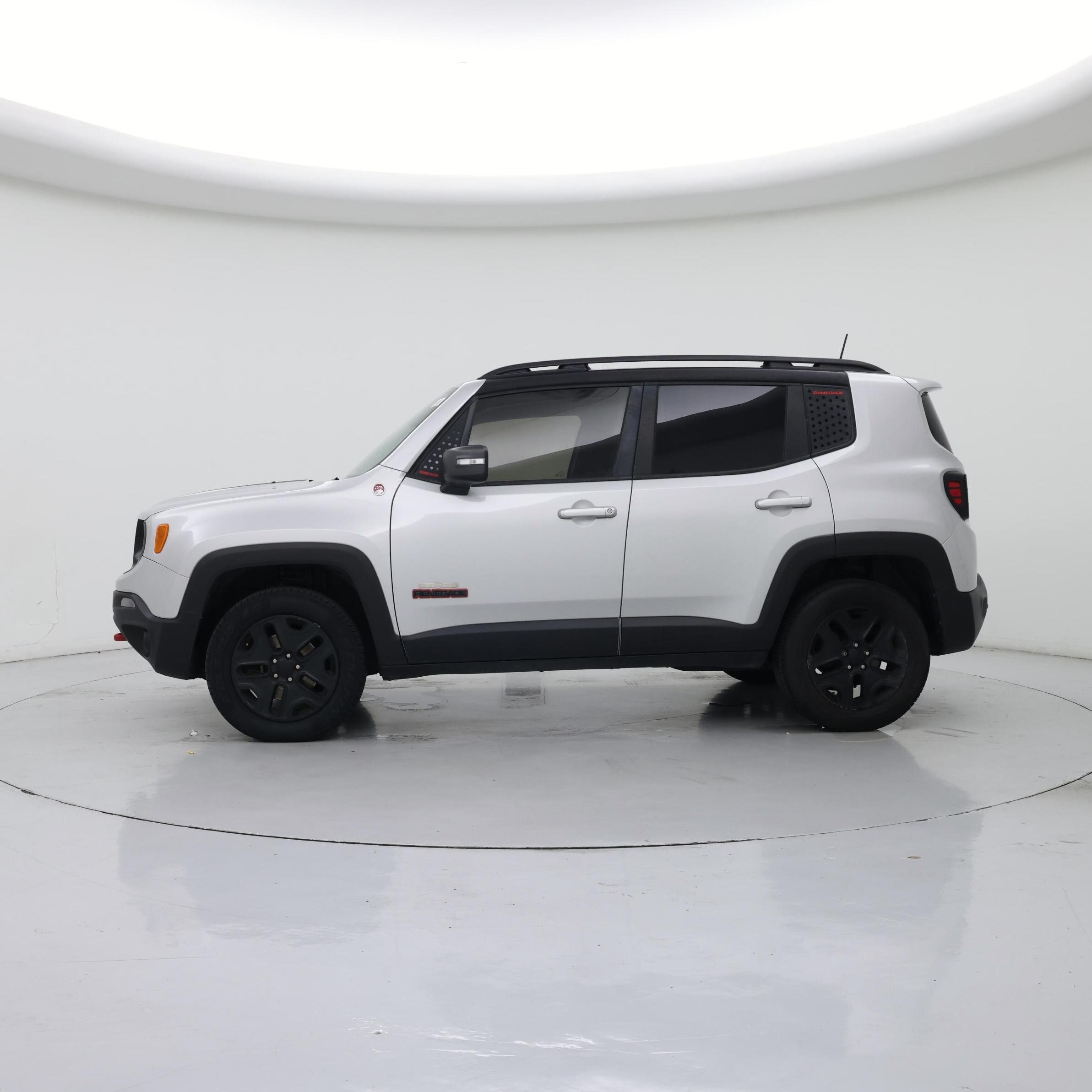 Thumbnail: 2018 Jeep Renegade - 3