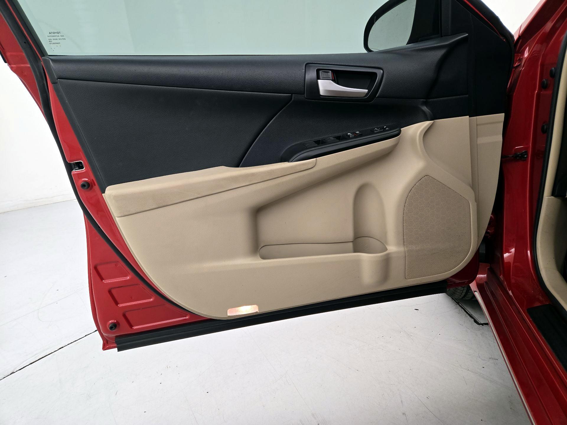 Thumbnail: 2014 Toyota Camry - 12
