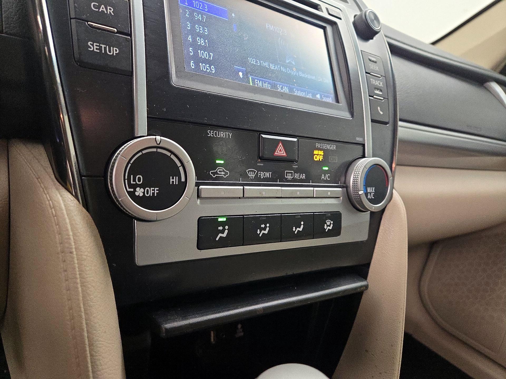 Thumbnail: 2014 Toyota Camry - 16