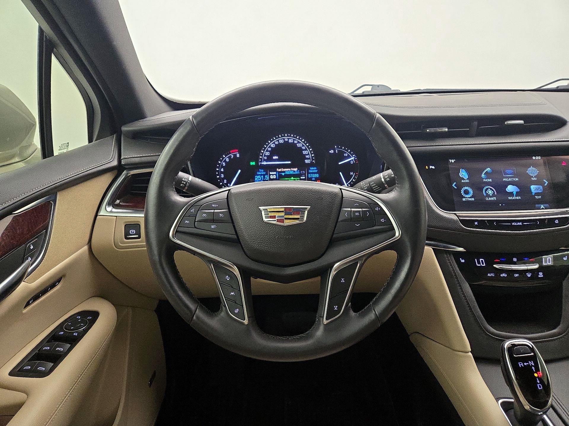 Thumbnail: 2017 Cadillac XT5 - 10