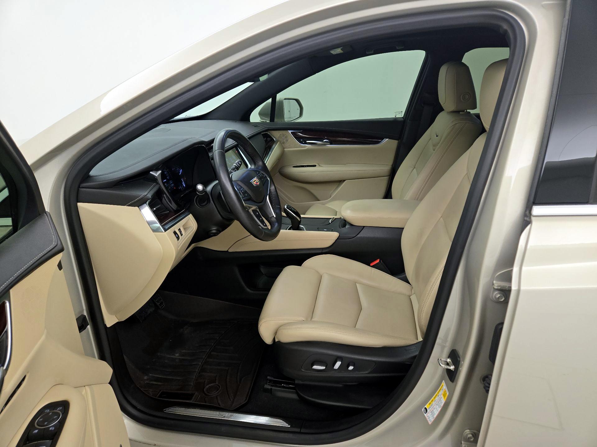 Thumbnail: 2017 Cadillac XT5 - 11