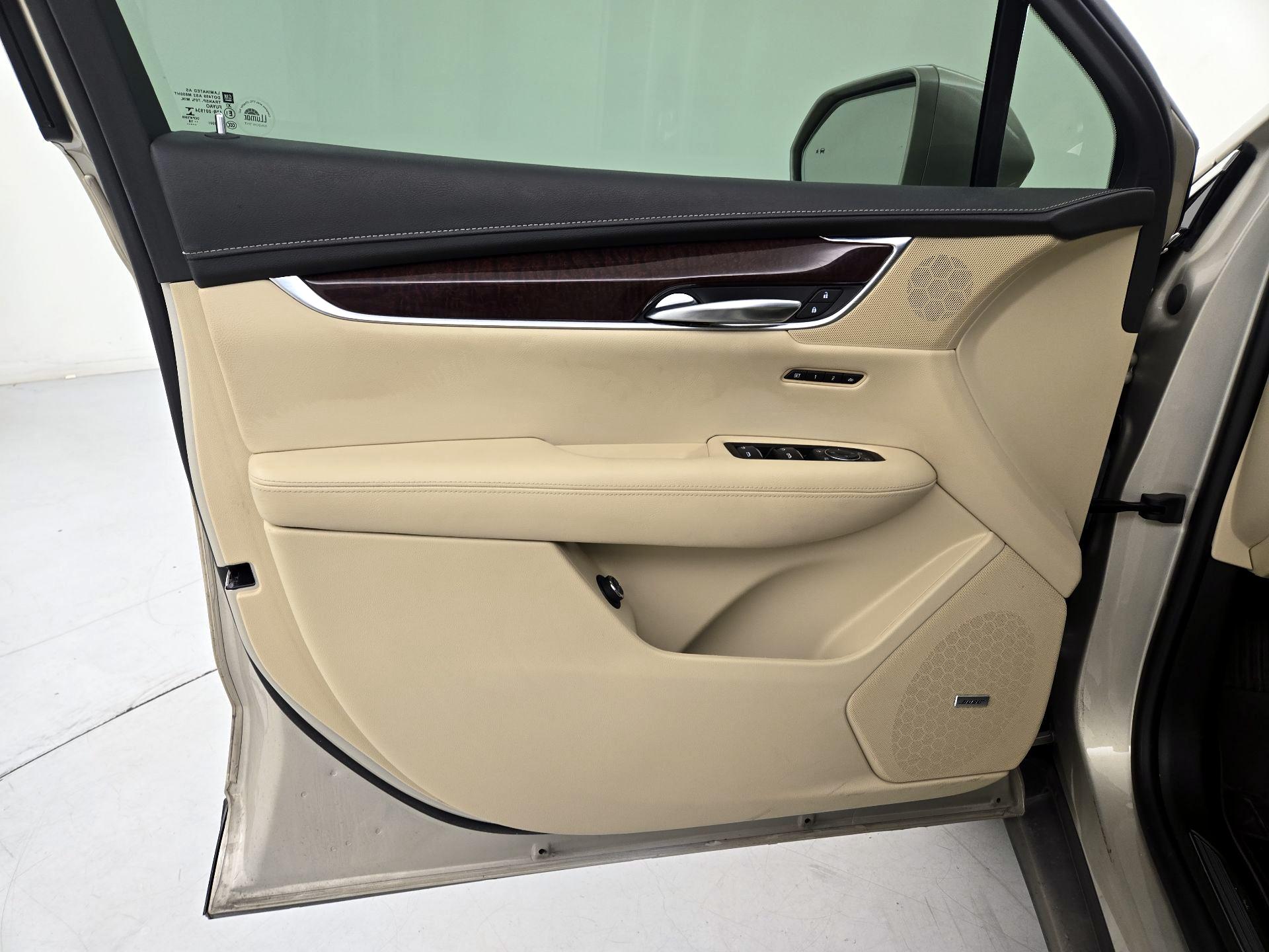 Thumbnail: 2017 Cadillac XT5 - 12