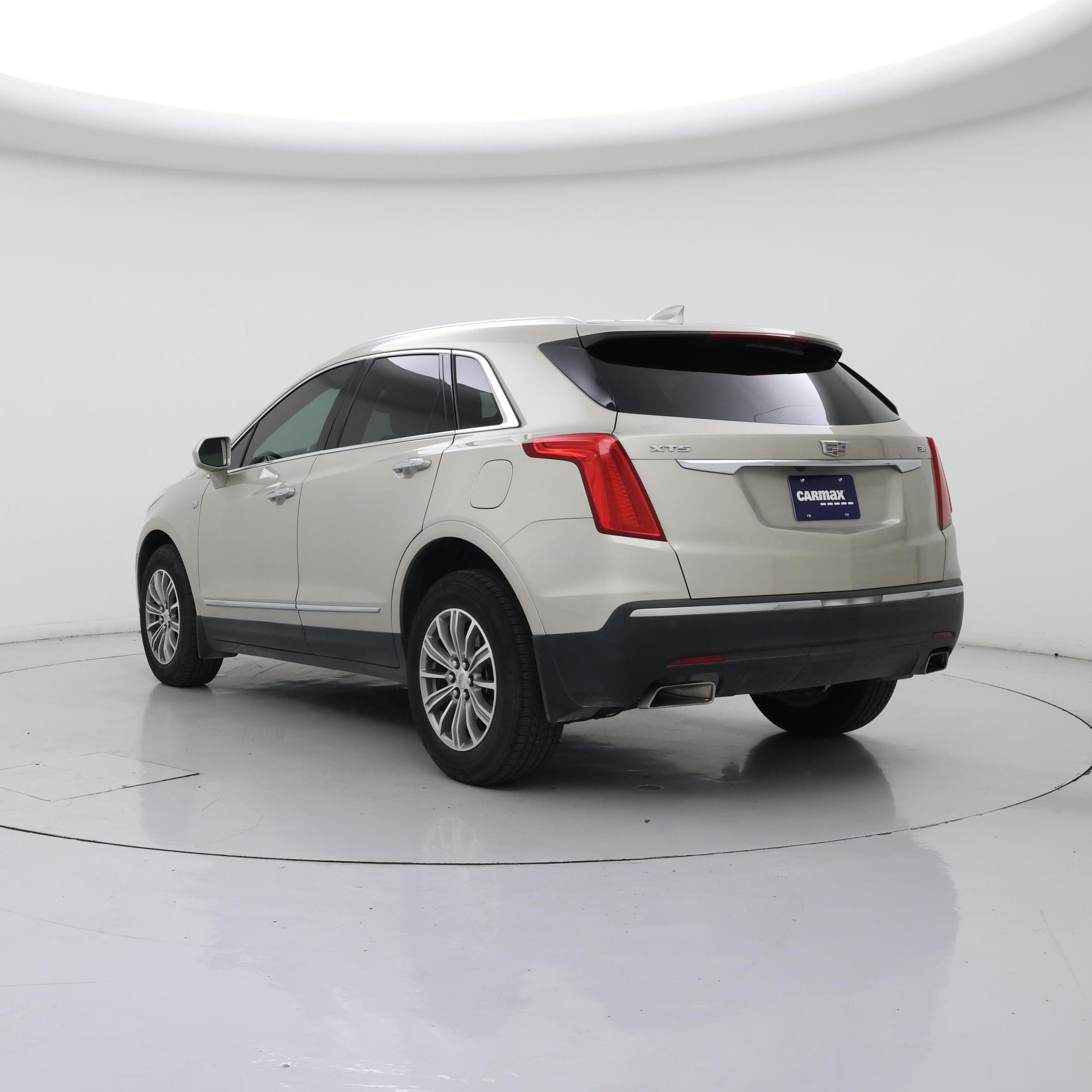 Thumbnail: 2017 Cadillac XT5 - 2