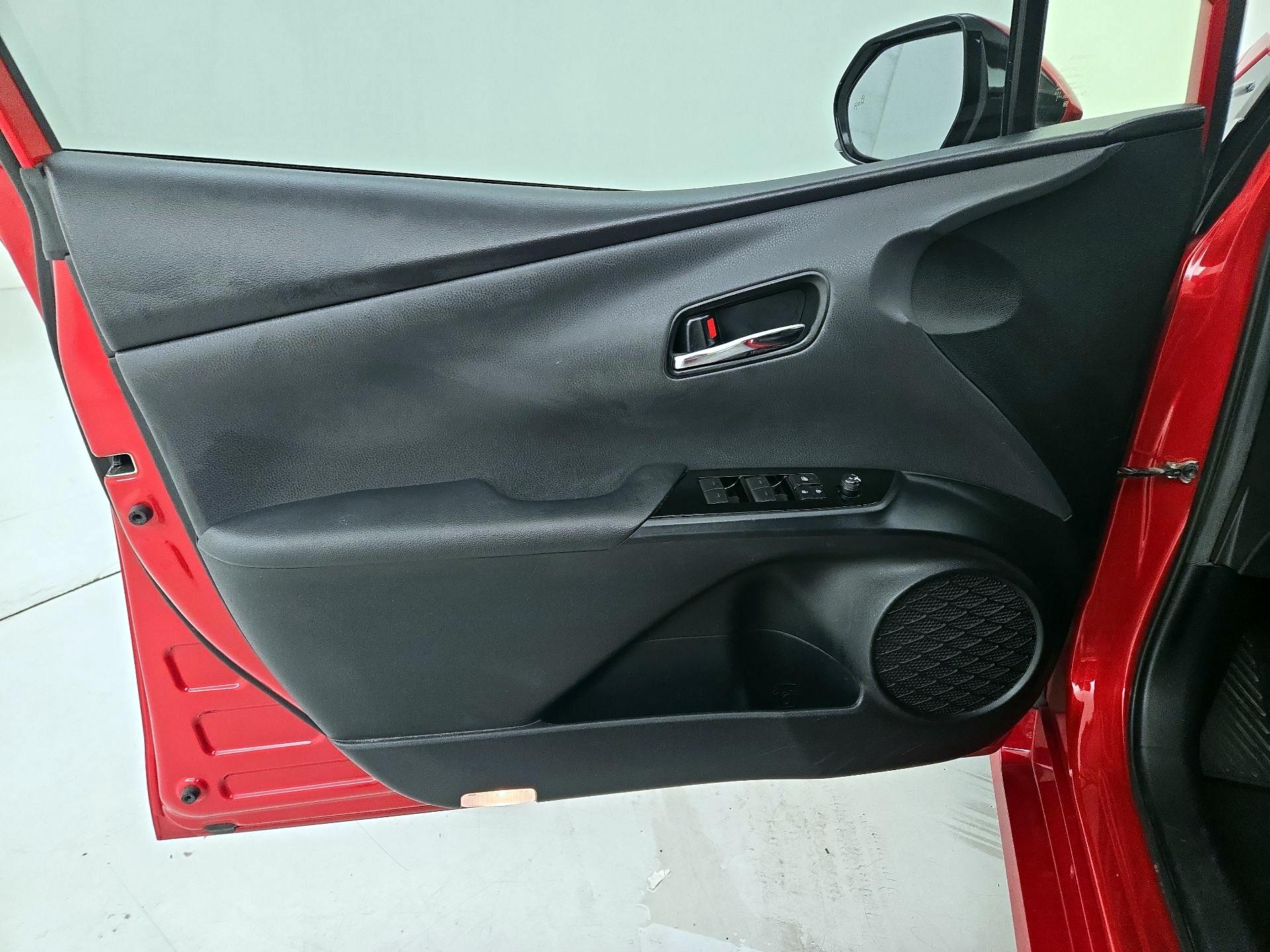 Thumbnail: 2019 Toyota Prius - 12