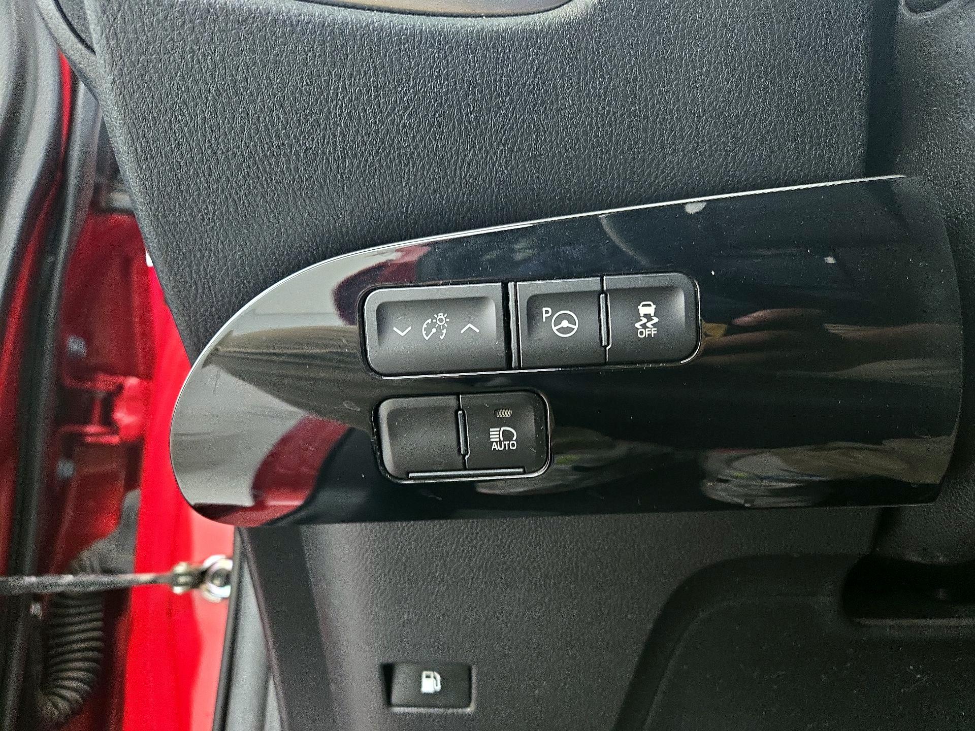 Thumbnail: 2019 Toyota Prius - 13