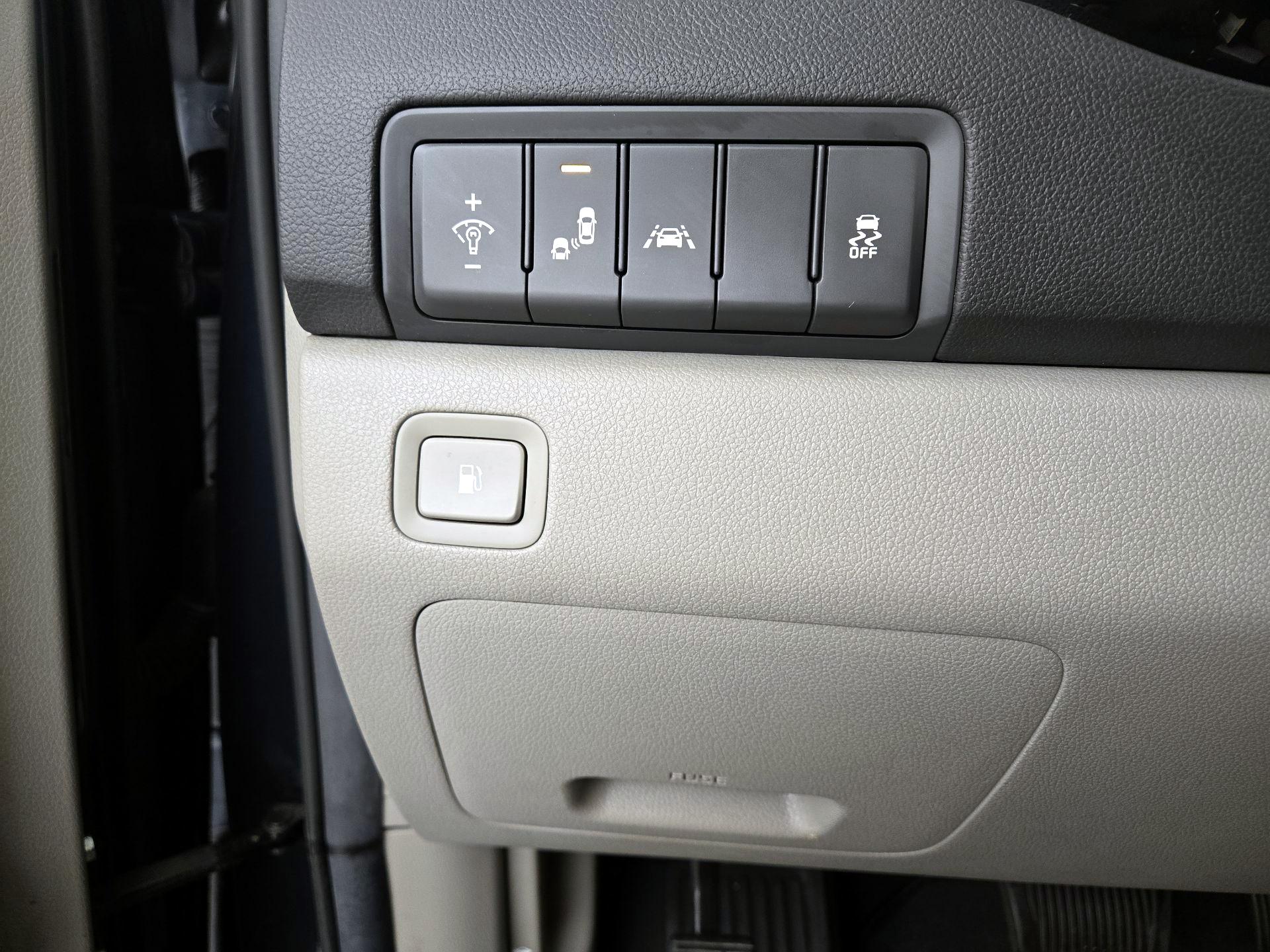 Thumbnail: 2017 Kia Sedona - 13