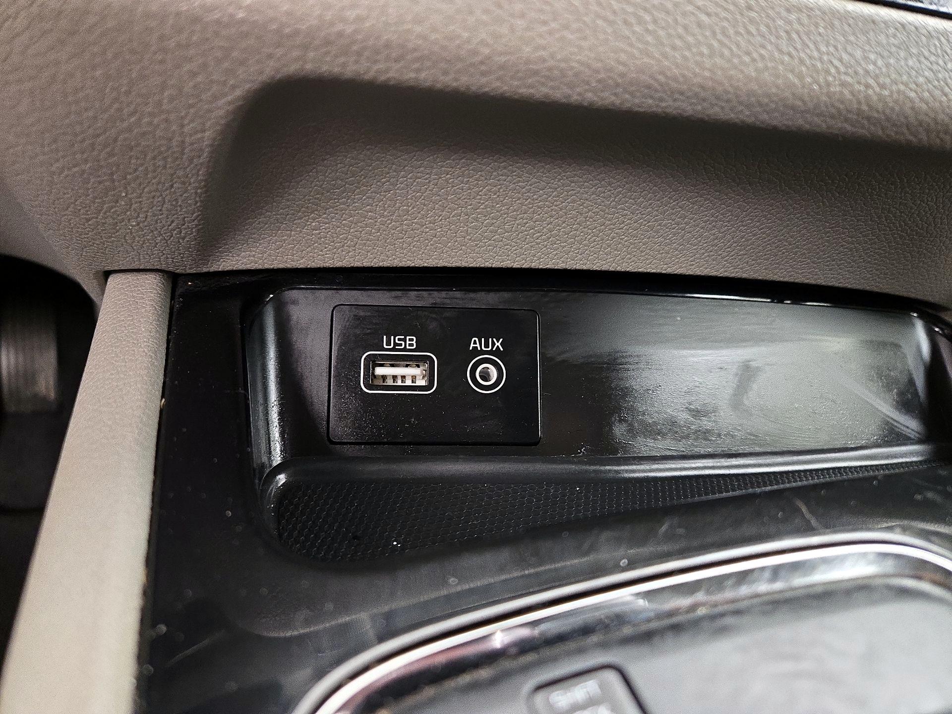 Thumbnail: 2017 Kia Sedona - 18