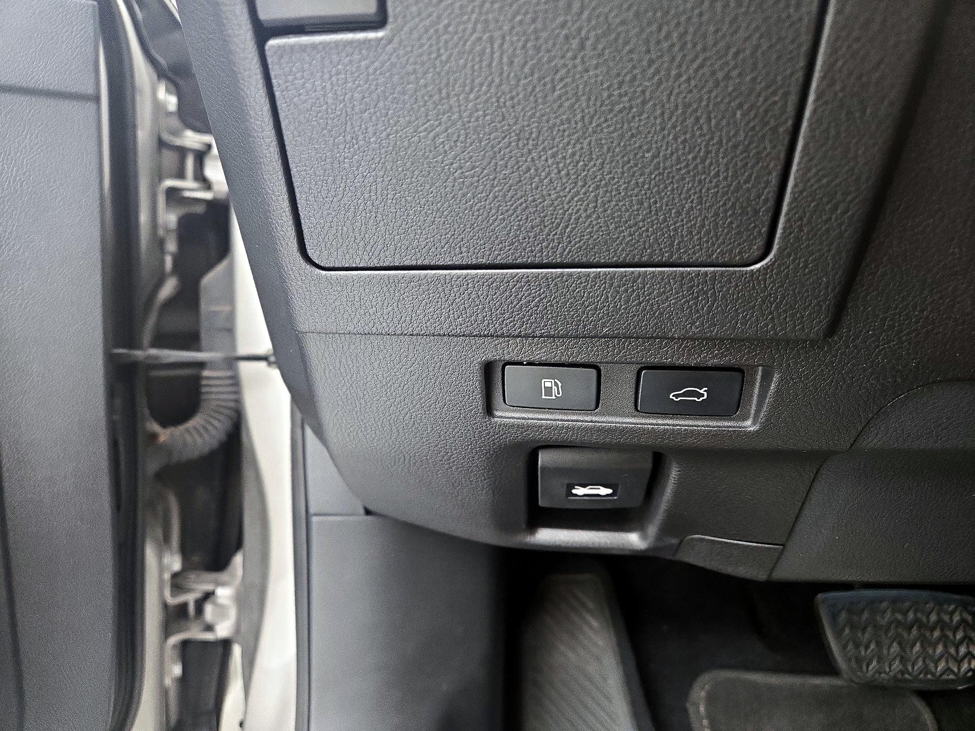 Thumbnail: 2021 Lexus ES - 13