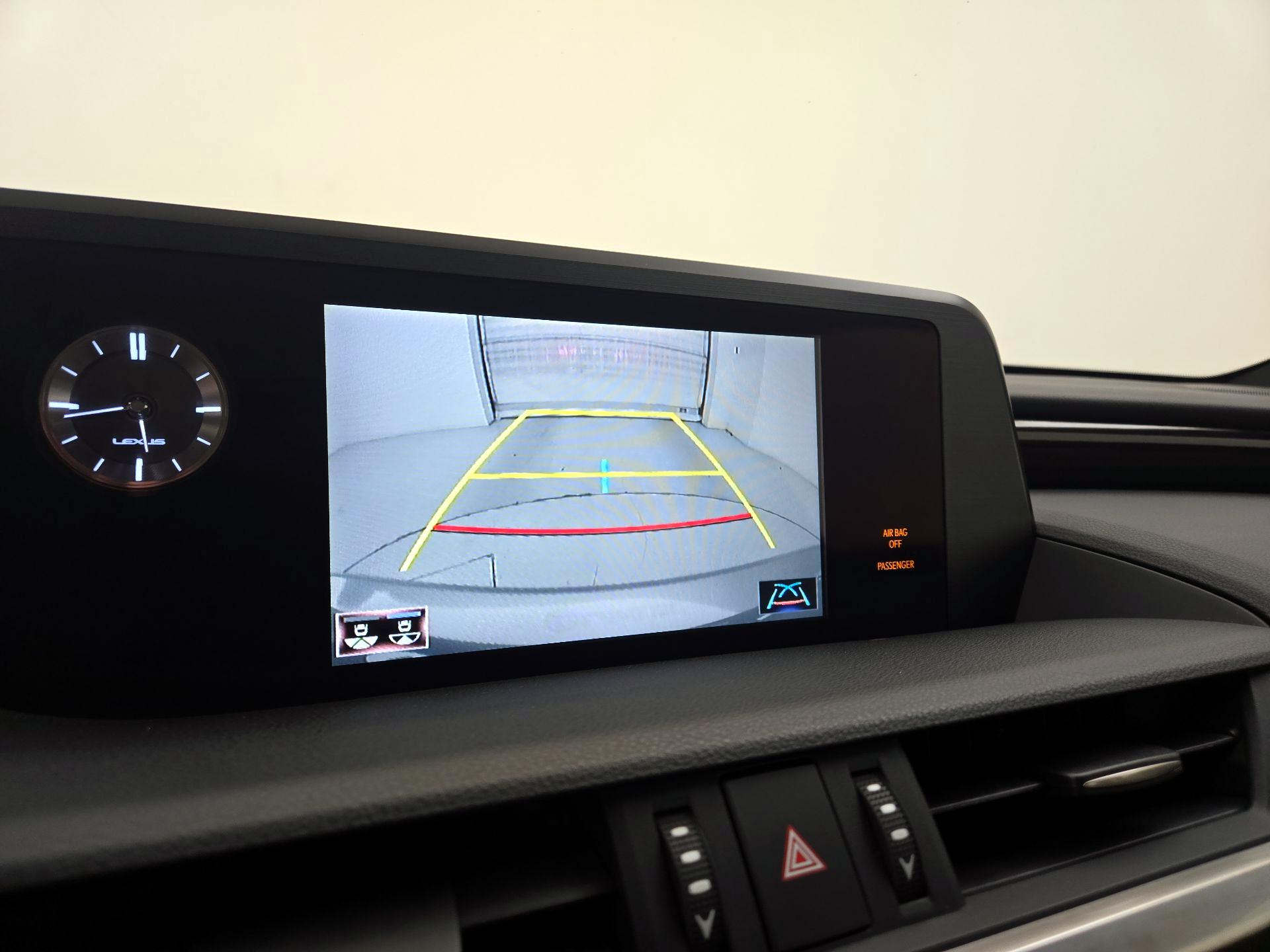 Thumbnail: 2021 Lexus ES - 14