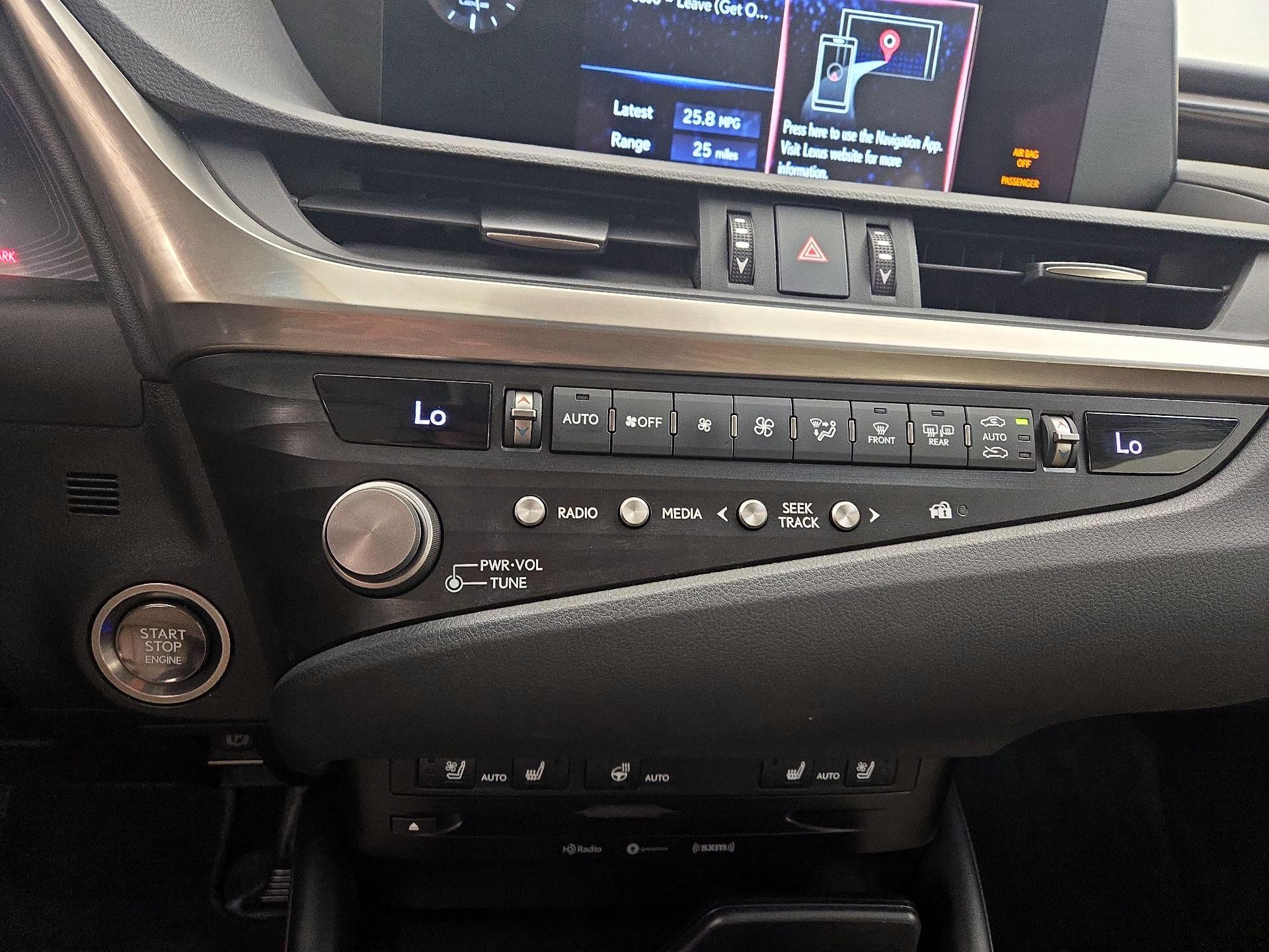 Thumbnail: 2021 Lexus ES - 16