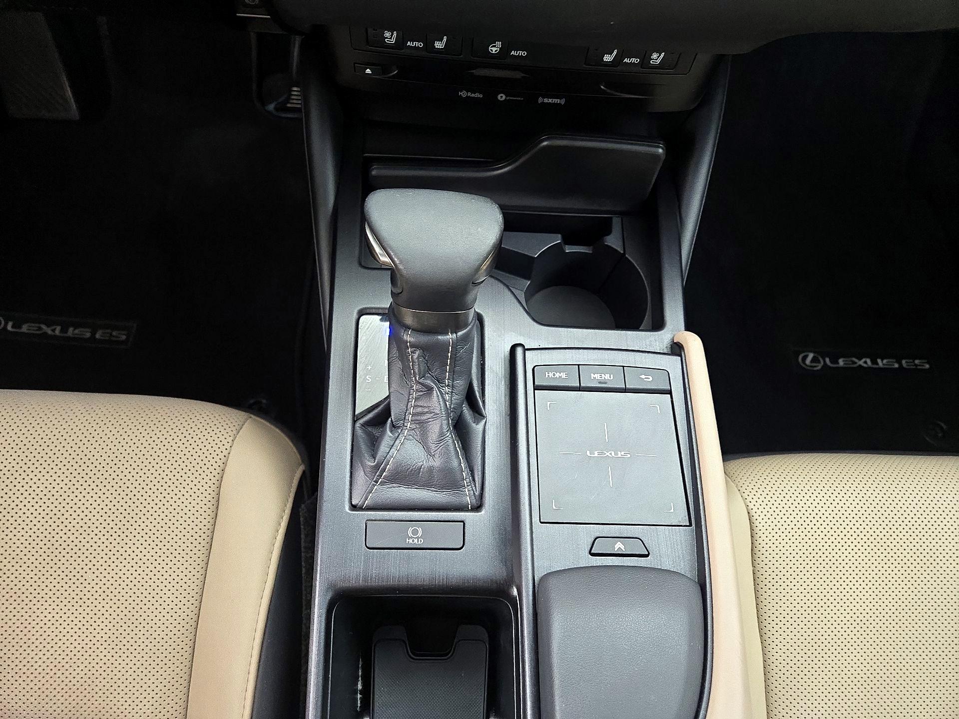 Thumbnail: 2021 Lexus ES - 17