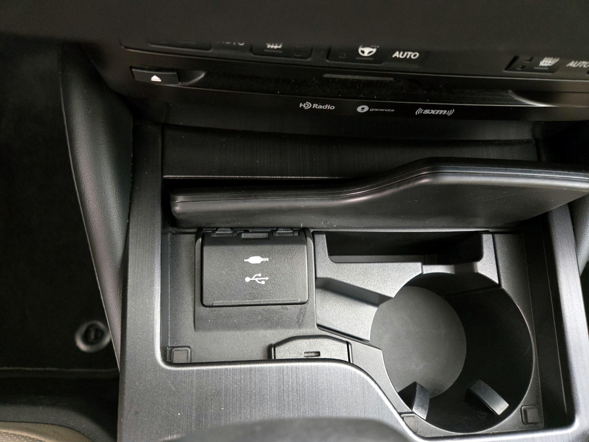 Thumbnail: 2021 Lexus ES - 18