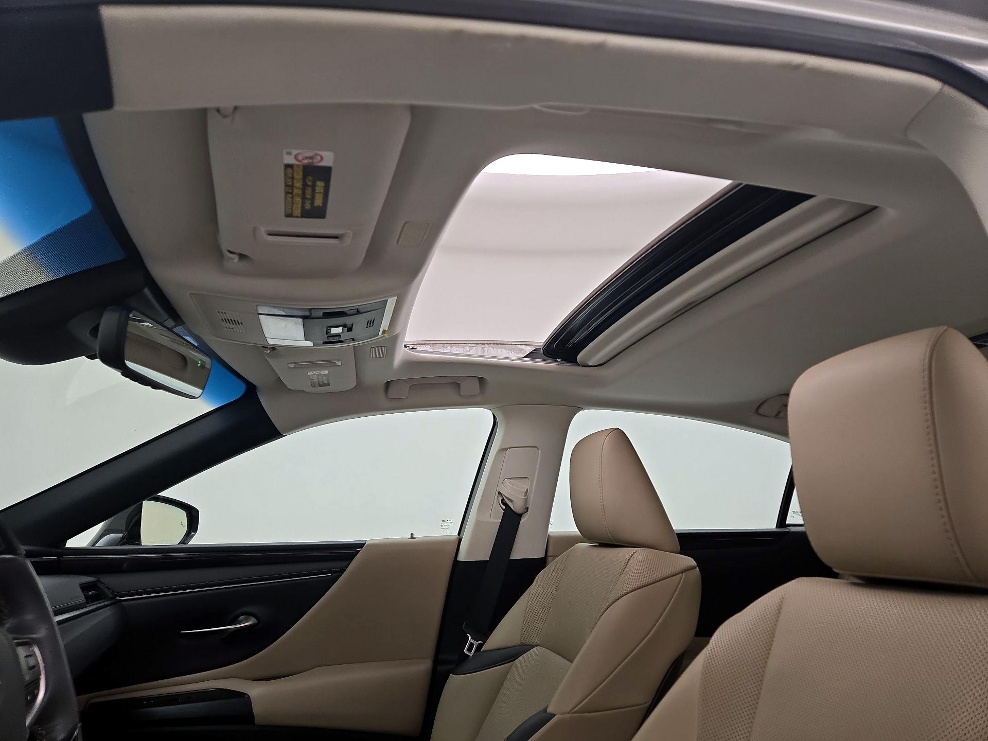 Thumbnail: 2021 Lexus ES - 19