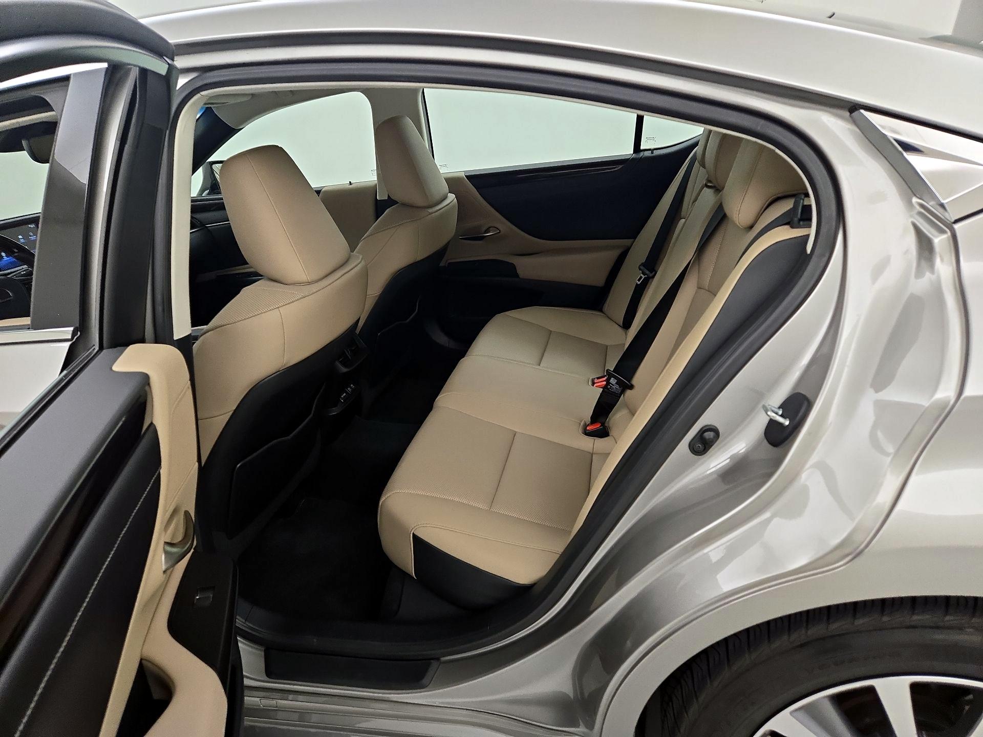 Thumbnail: 2021 Lexus ES - 20