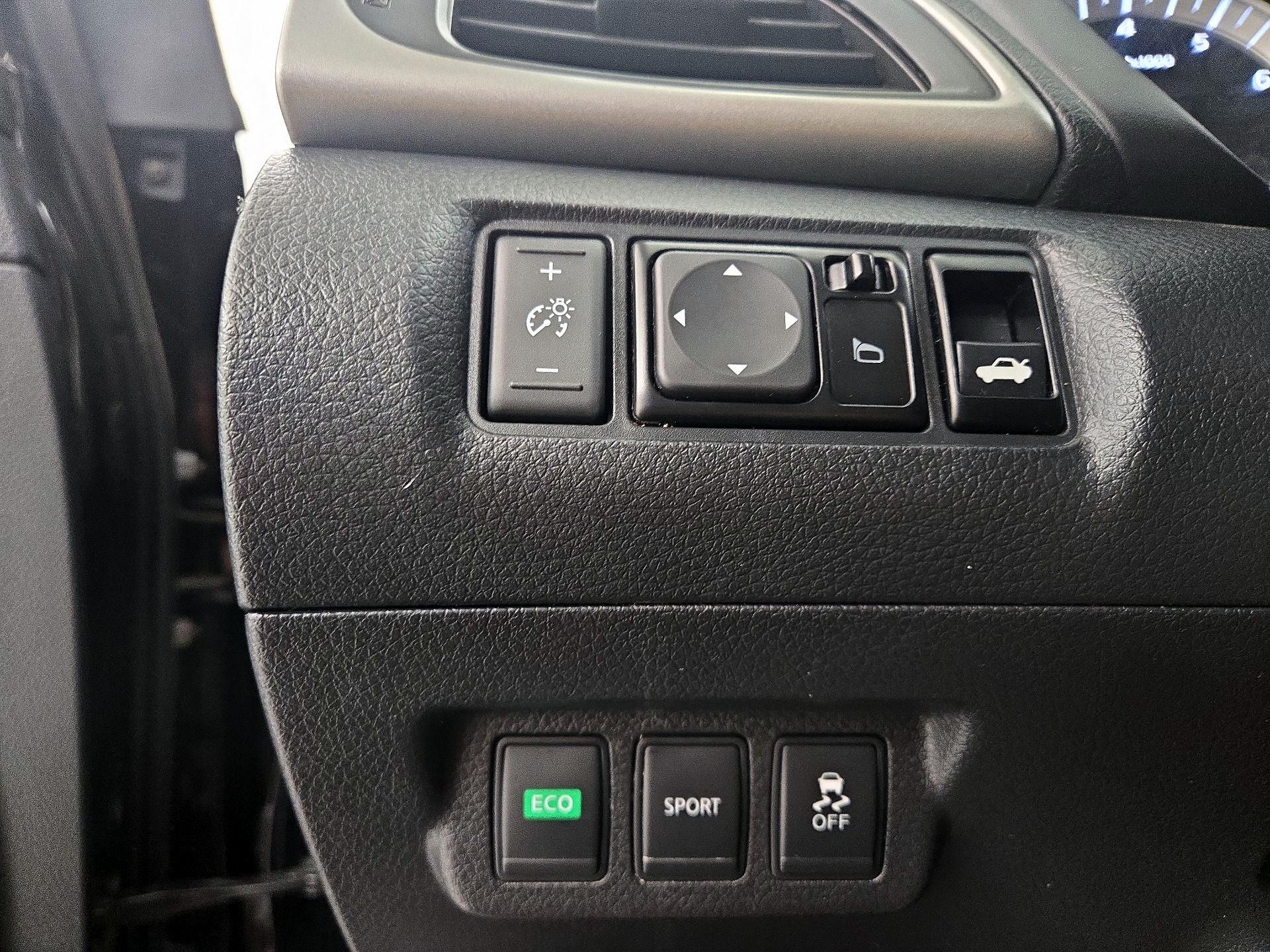 Thumbnail: 2015 Nissan Sentra - 13