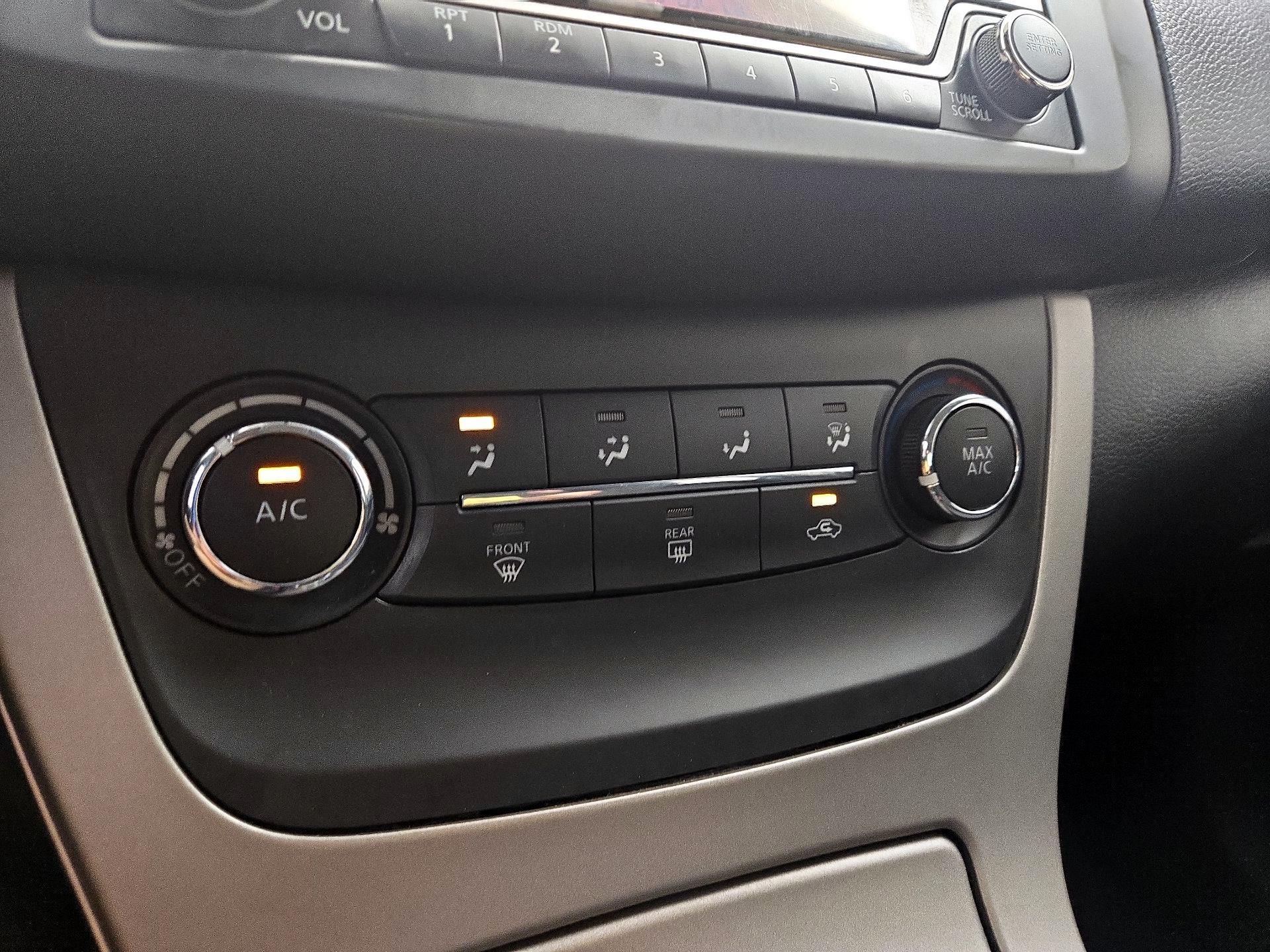 Thumbnail: 2015 Nissan Sentra - 16
