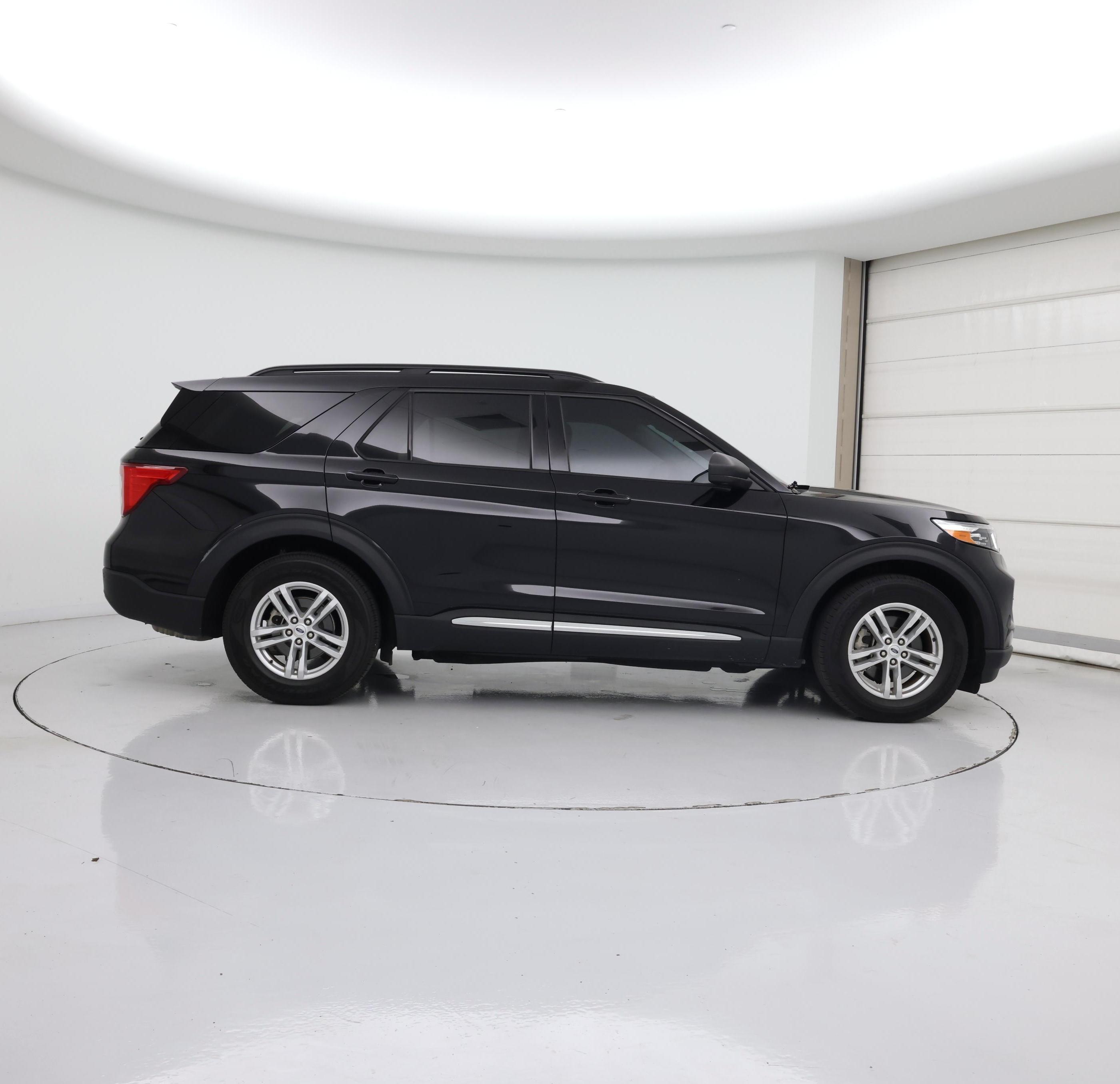 Thumbnail: 2022 Ford Explorer - 7