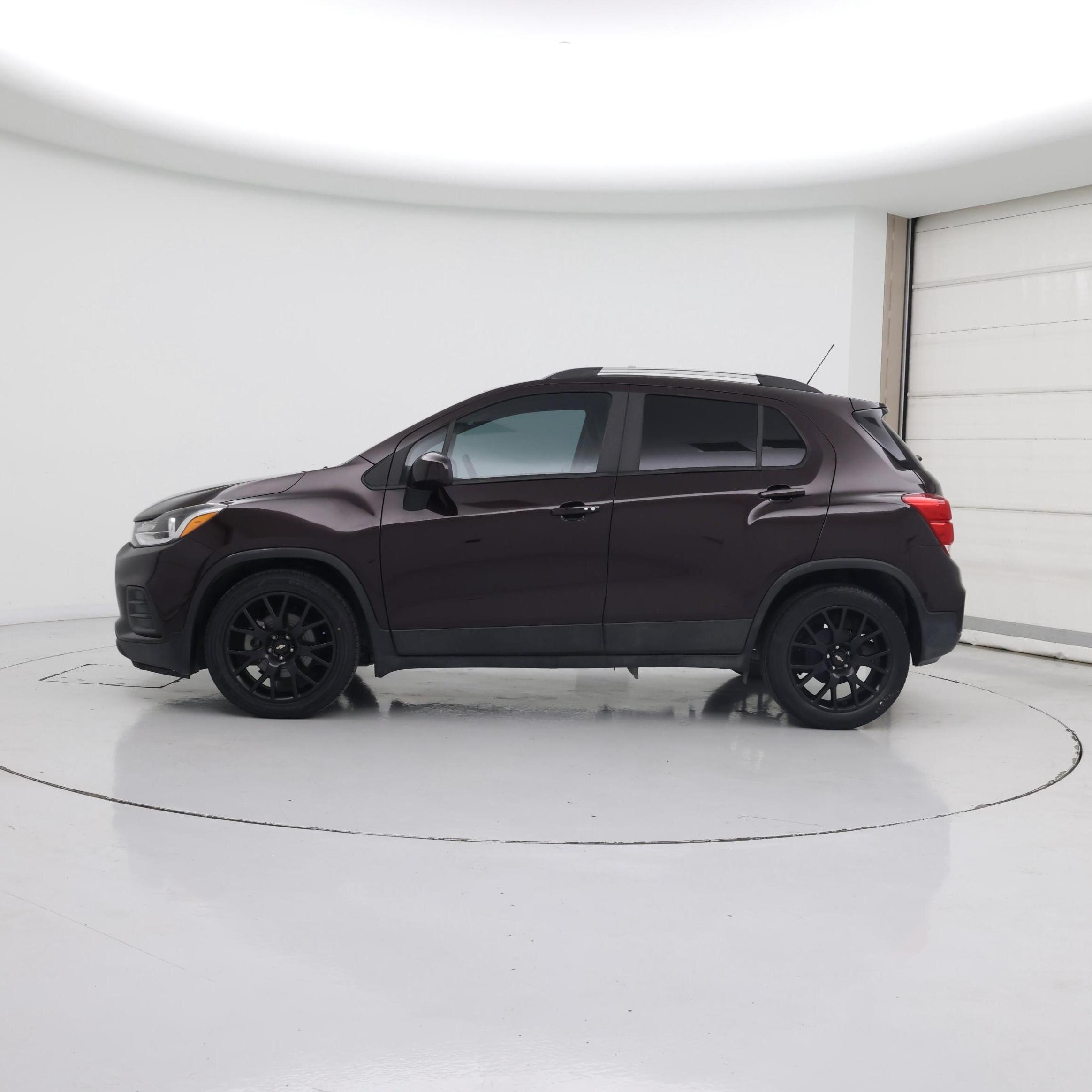 Thumbnail: 2021 Chevrolet Trax - 3