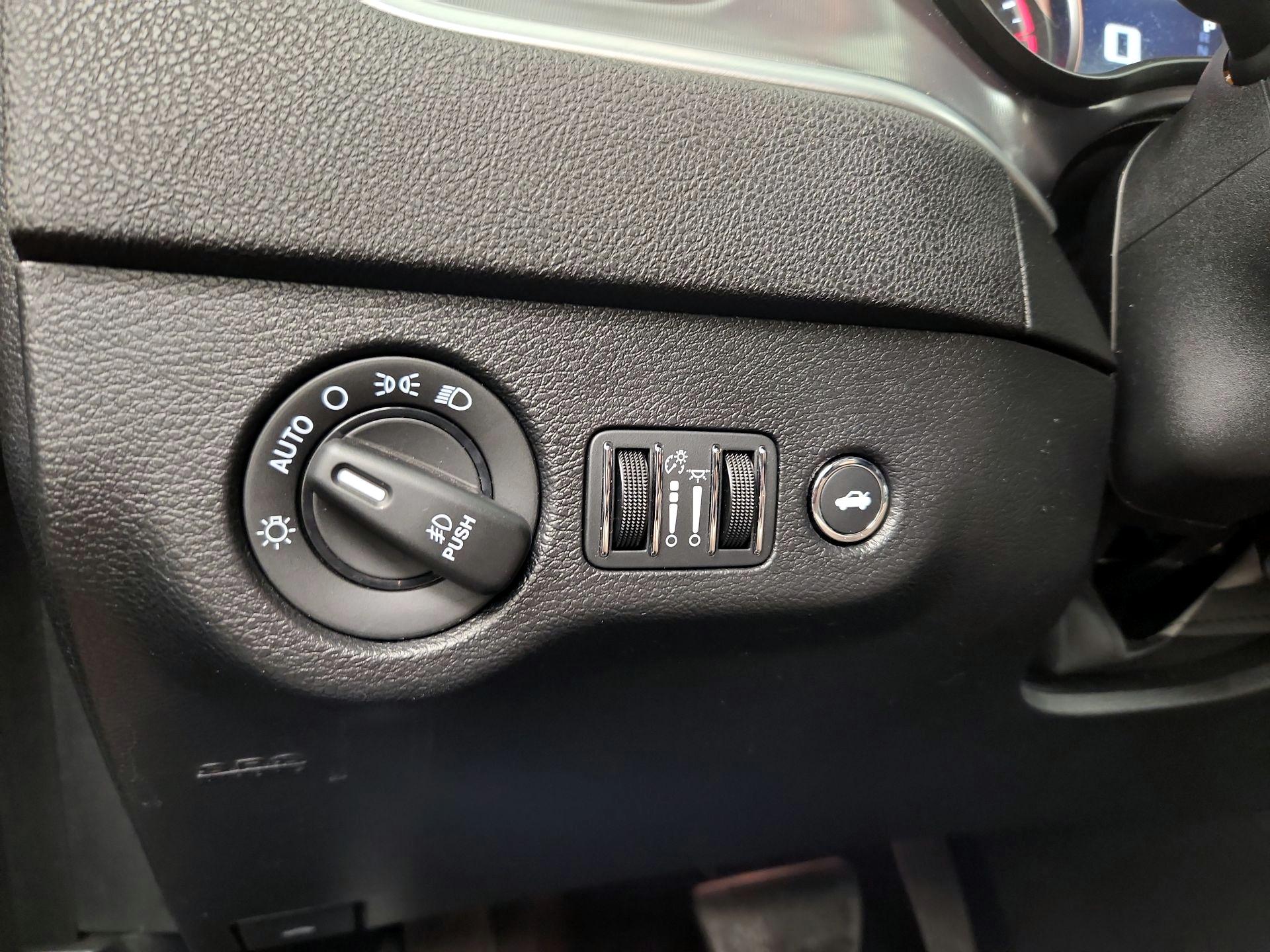 Thumbnail: 2020 Dodge Charger - 13