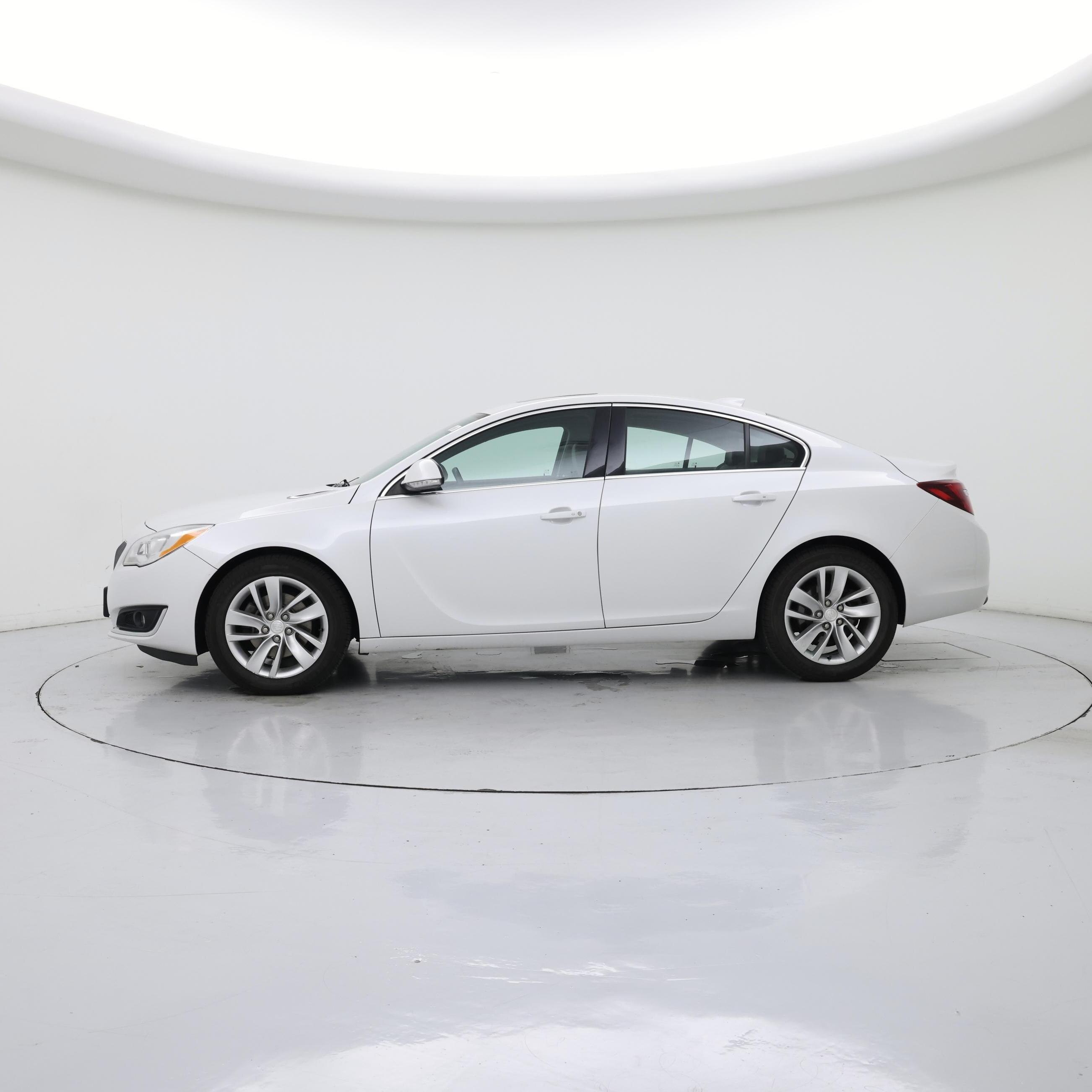 Thumbnail: 2016 Buick Regal - 3