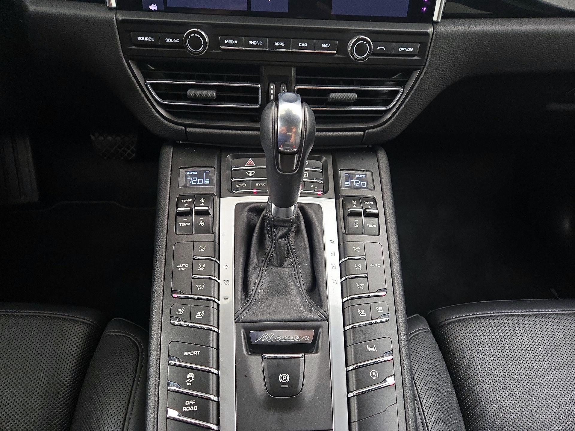 Thumbnail: 2020 Porsche Macan - 16