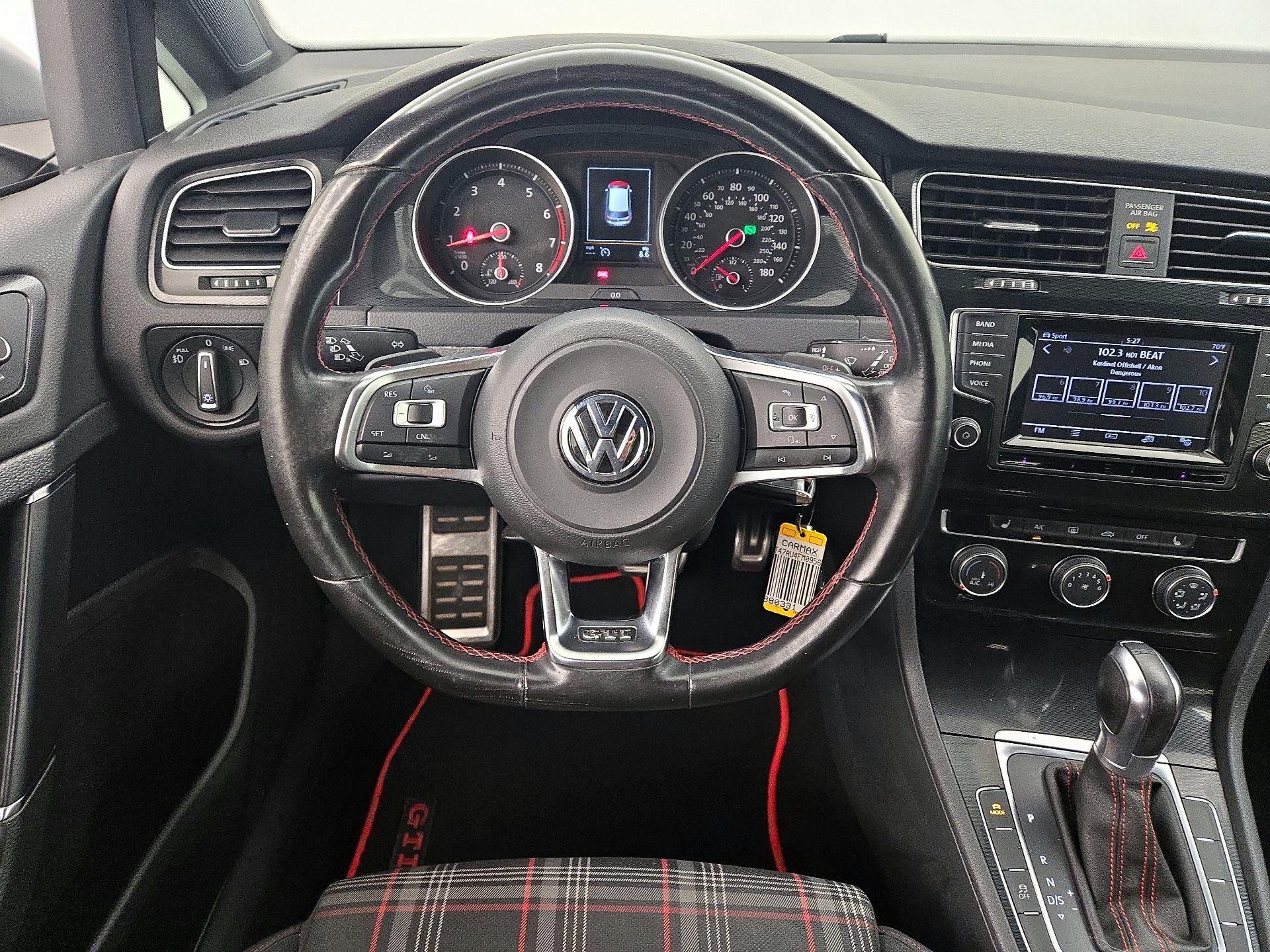 Thumbnail: 2015 Volkswagen Golf - 10