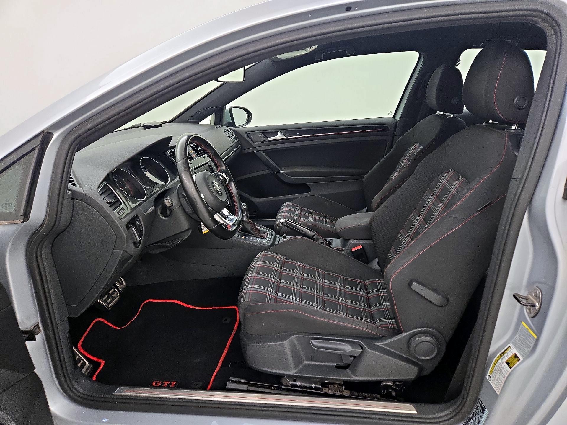 Thumbnail: 2015 Volkswagen Golf - 11