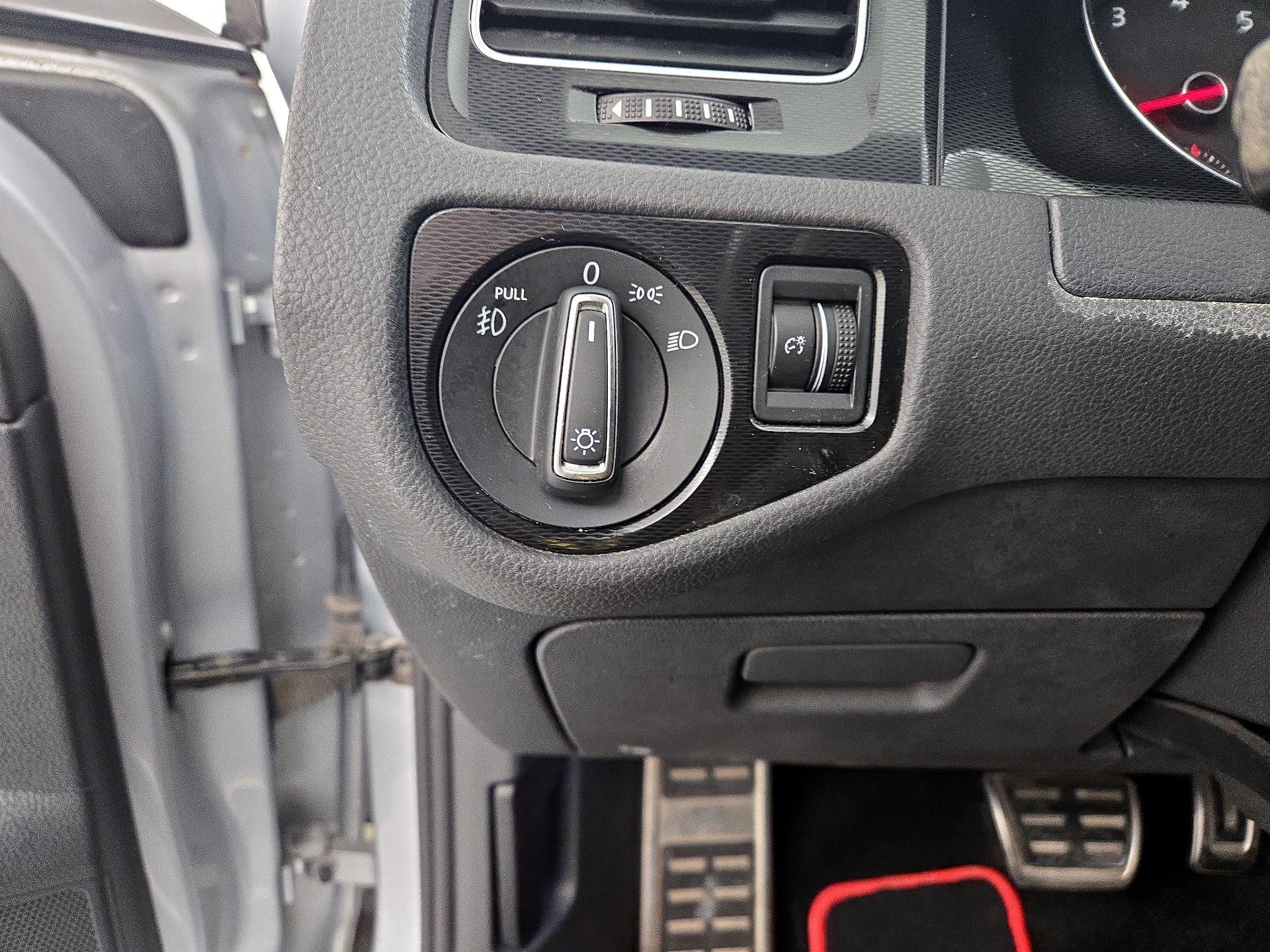 Thumbnail: 2015 Volkswagen Golf - 13
