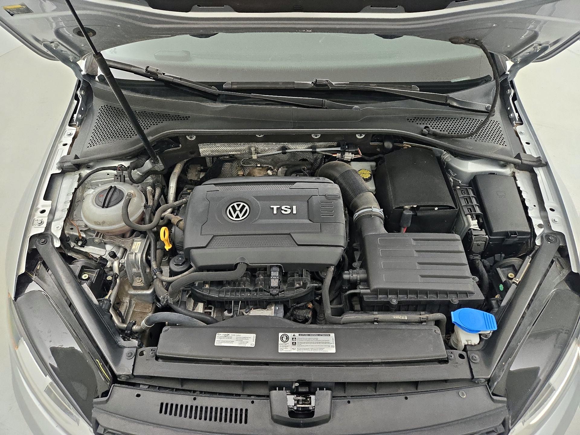 Thumbnail: 2015 Volkswagen Golf - 20