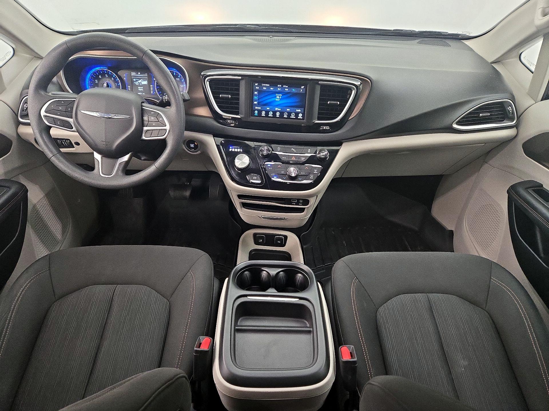 Thumbnail: 2018 Chrysler Pacifica - 9