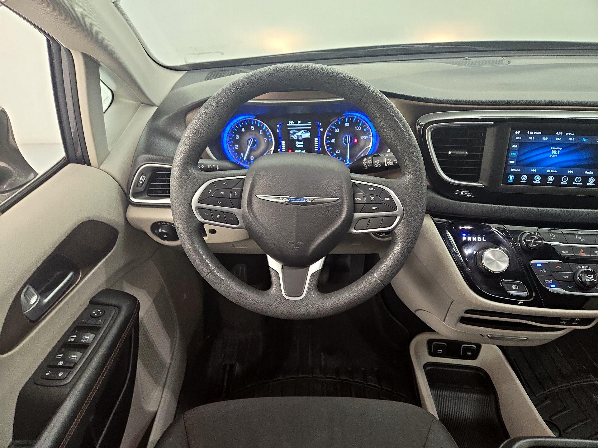 Thumbnail: 2018 Chrysler Pacifica - 10