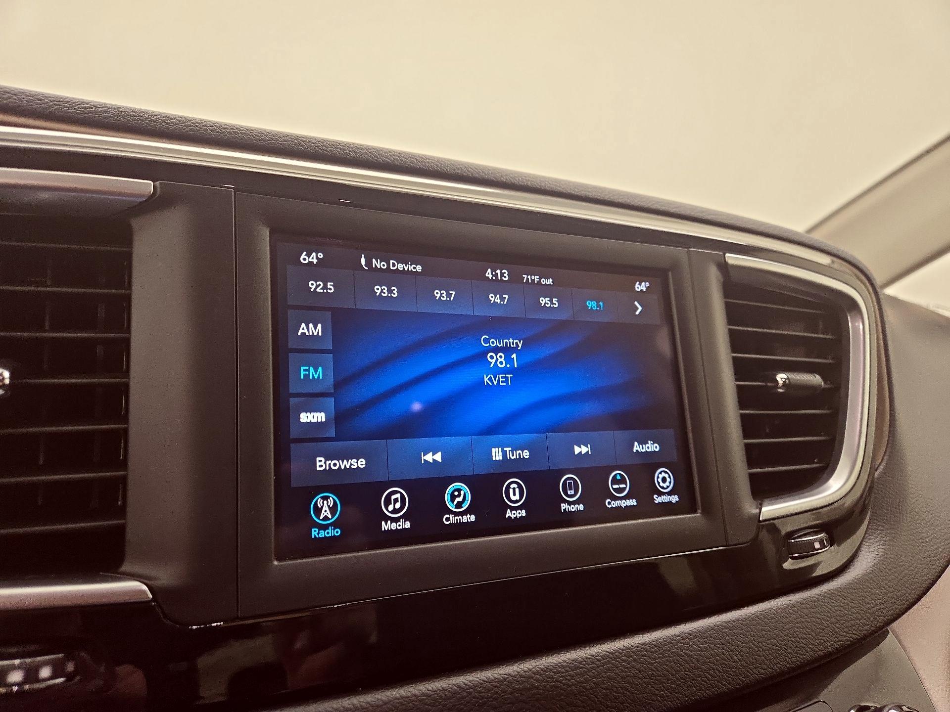 Thumbnail: 2018 Chrysler Pacifica - 15