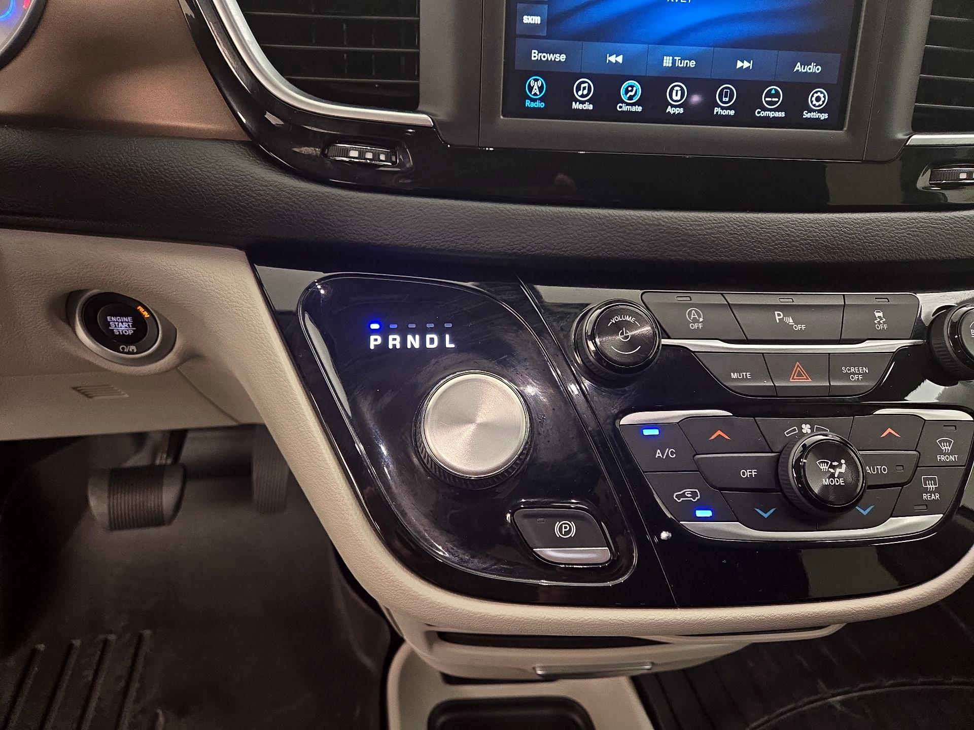 Thumbnail: 2018 Chrysler Pacifica - 17