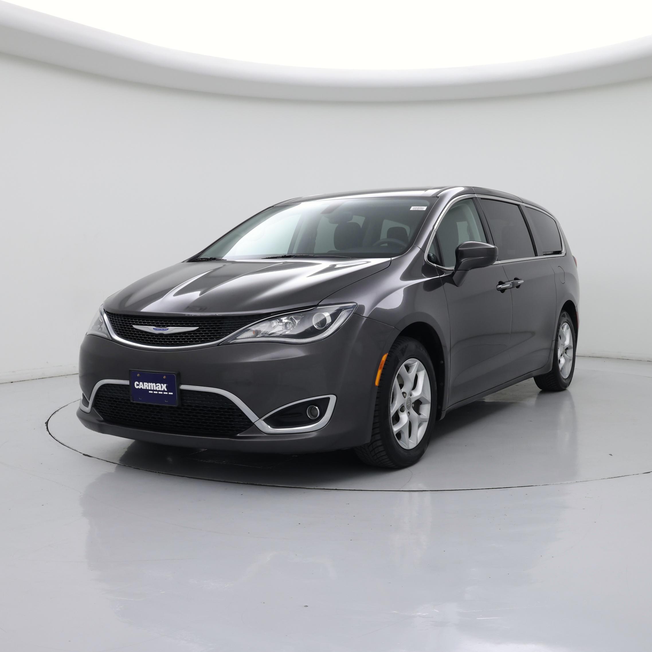 Thumbnail: 2018 Chrysler Pacifica - 4