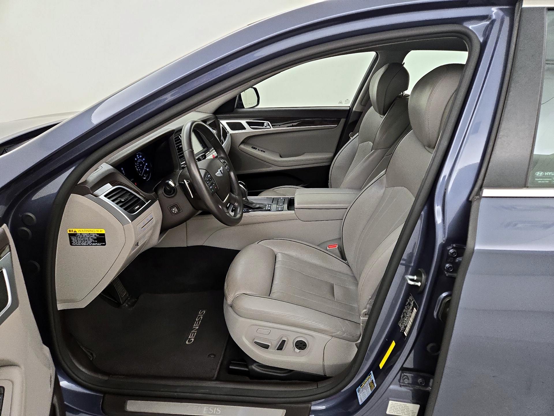 Thumbnail: 2015 Hyundai Genesis - 11