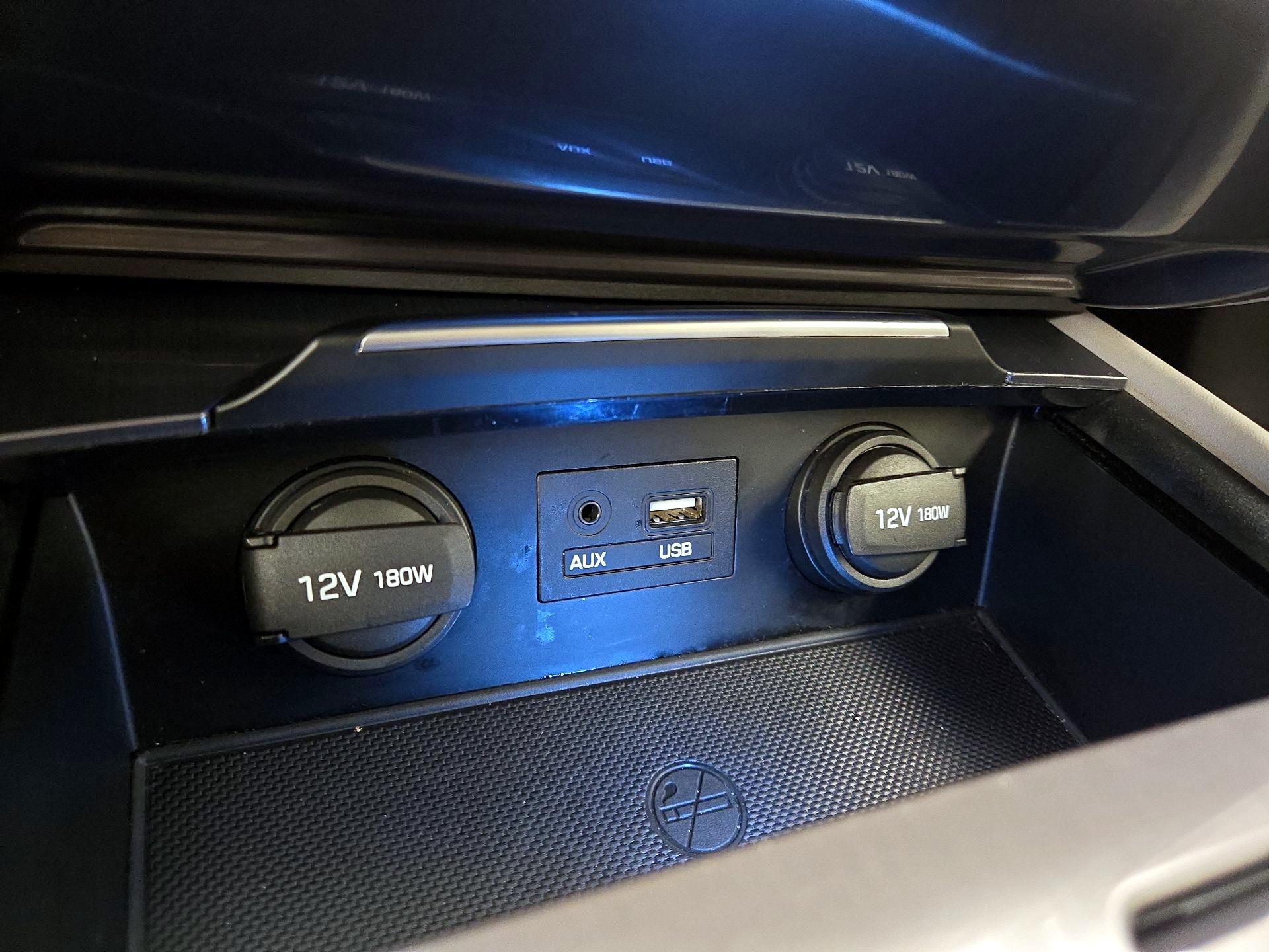 Thumbnail: 2015 Hyundai Genesis - 19