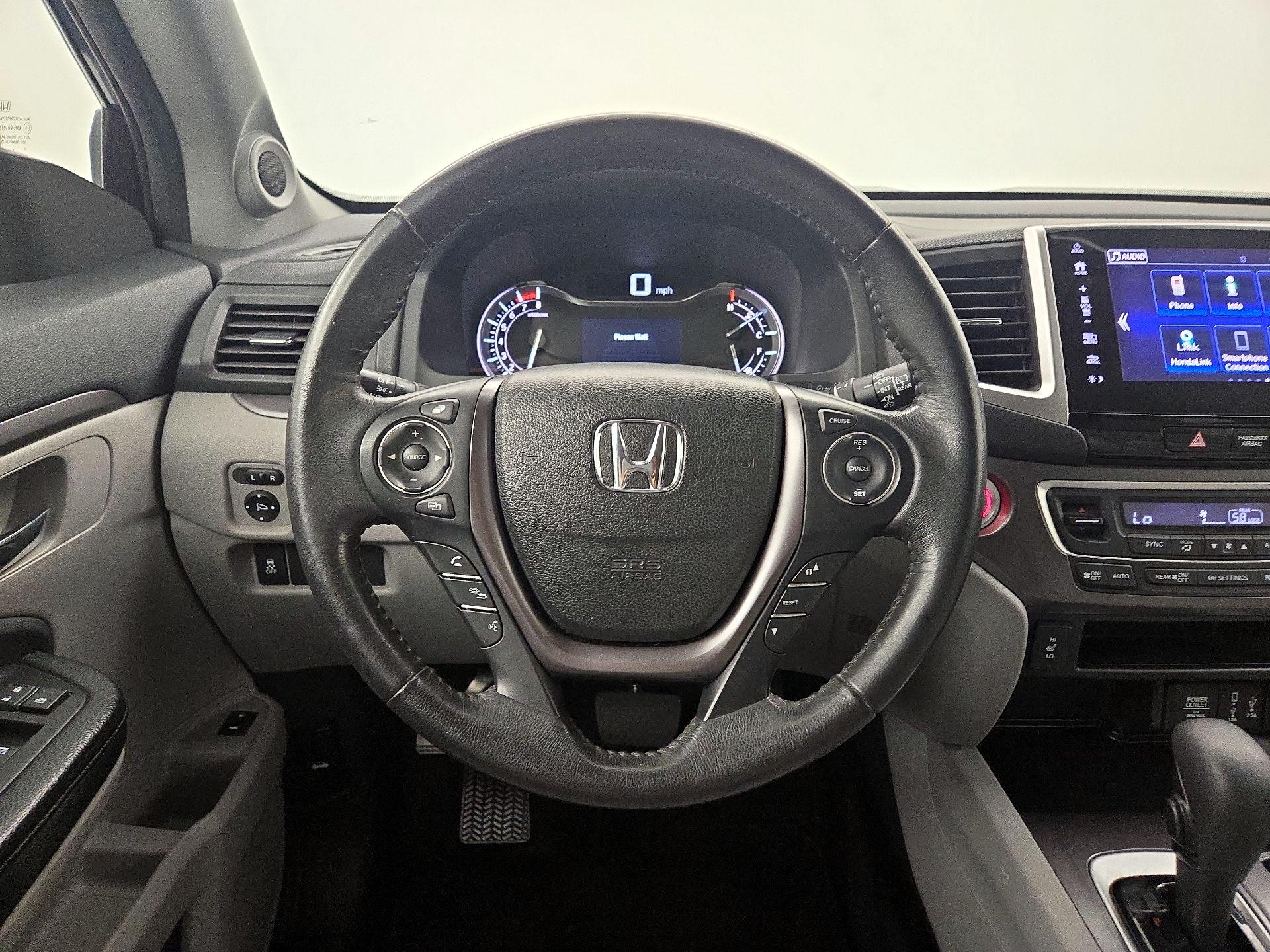 Thumbnail: 2017 Honda Pilot - 10