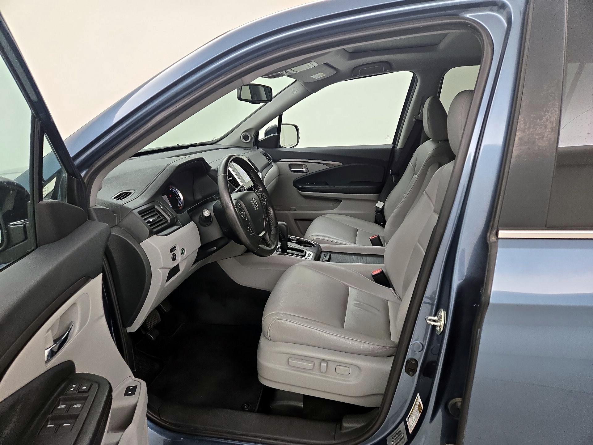 Thumbnail: 2017 Honda Pilot - 11