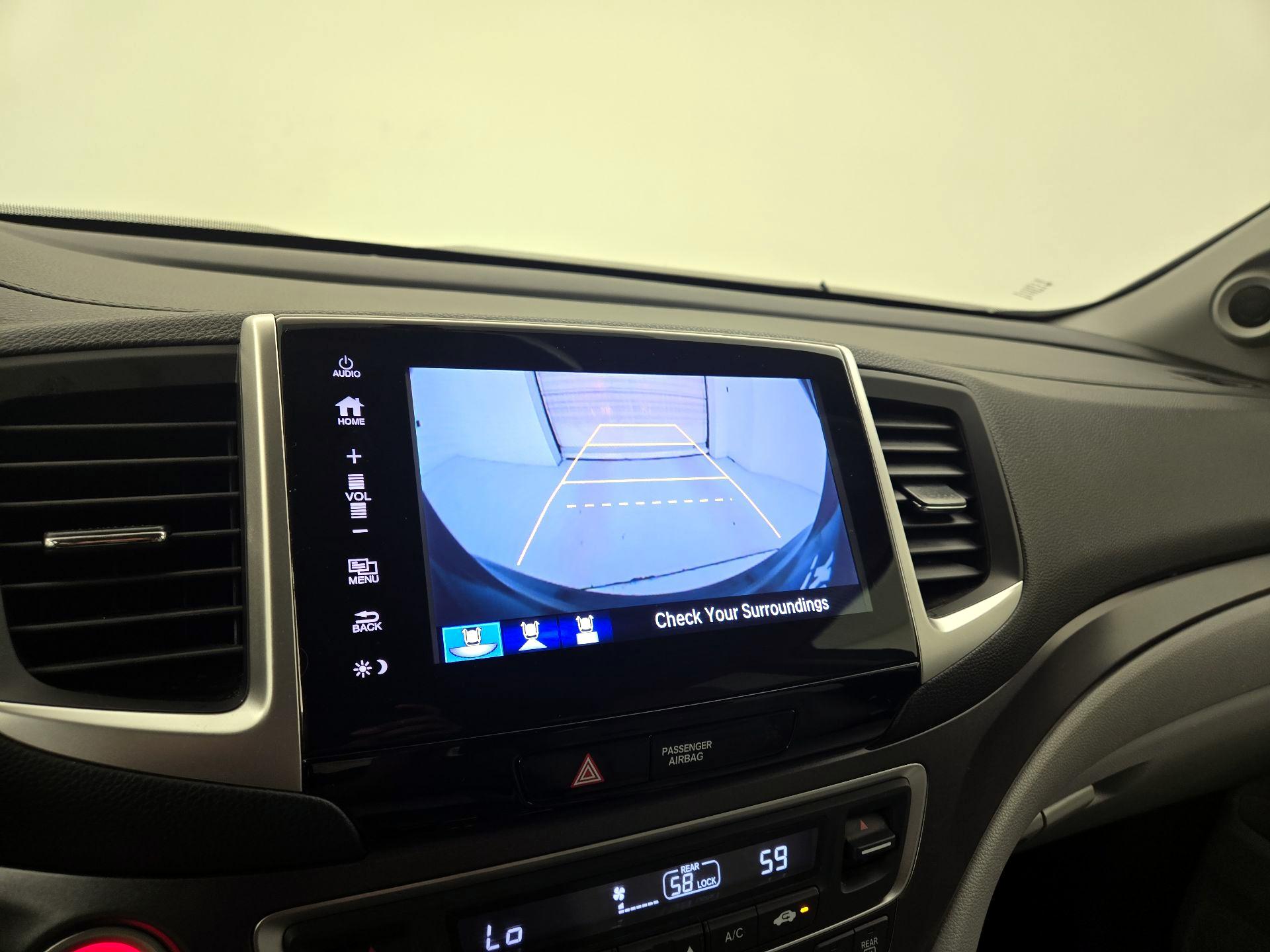 Thumbnail: 2017 Honda Pilot - 14