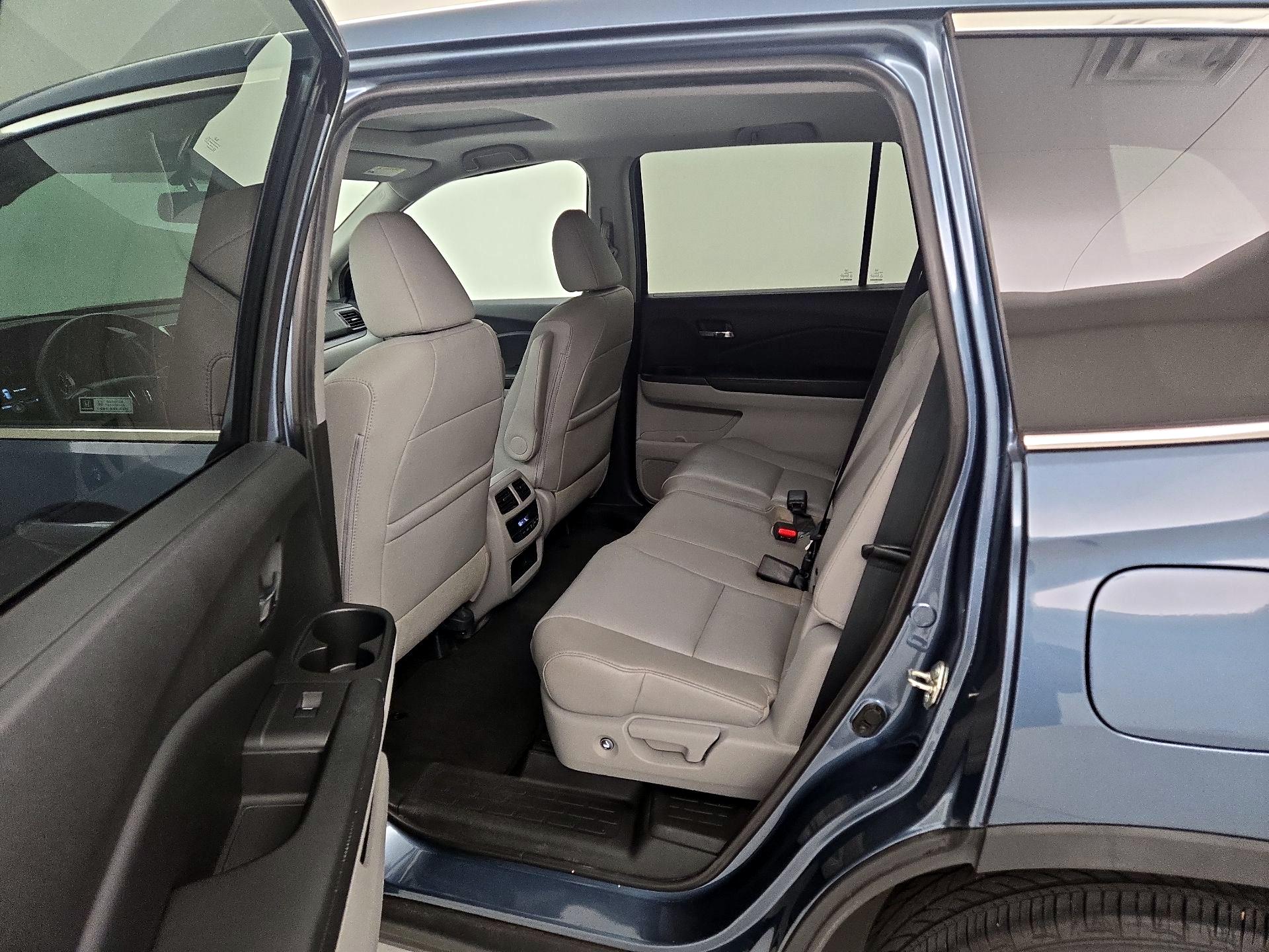 Thumbnail: 2017 Honda Pilot - 20