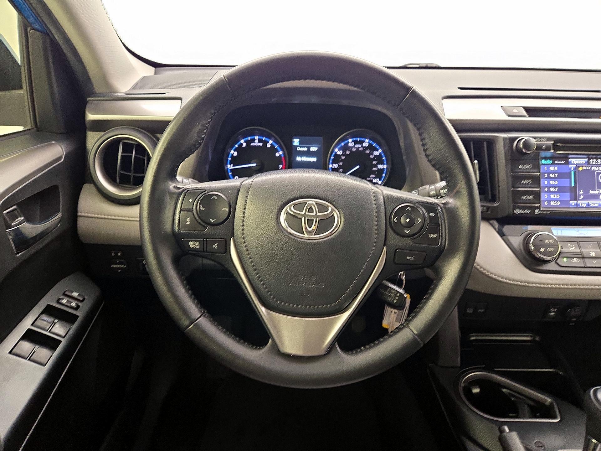 Thumbnail: 2017 Toyota RAV4 - 10