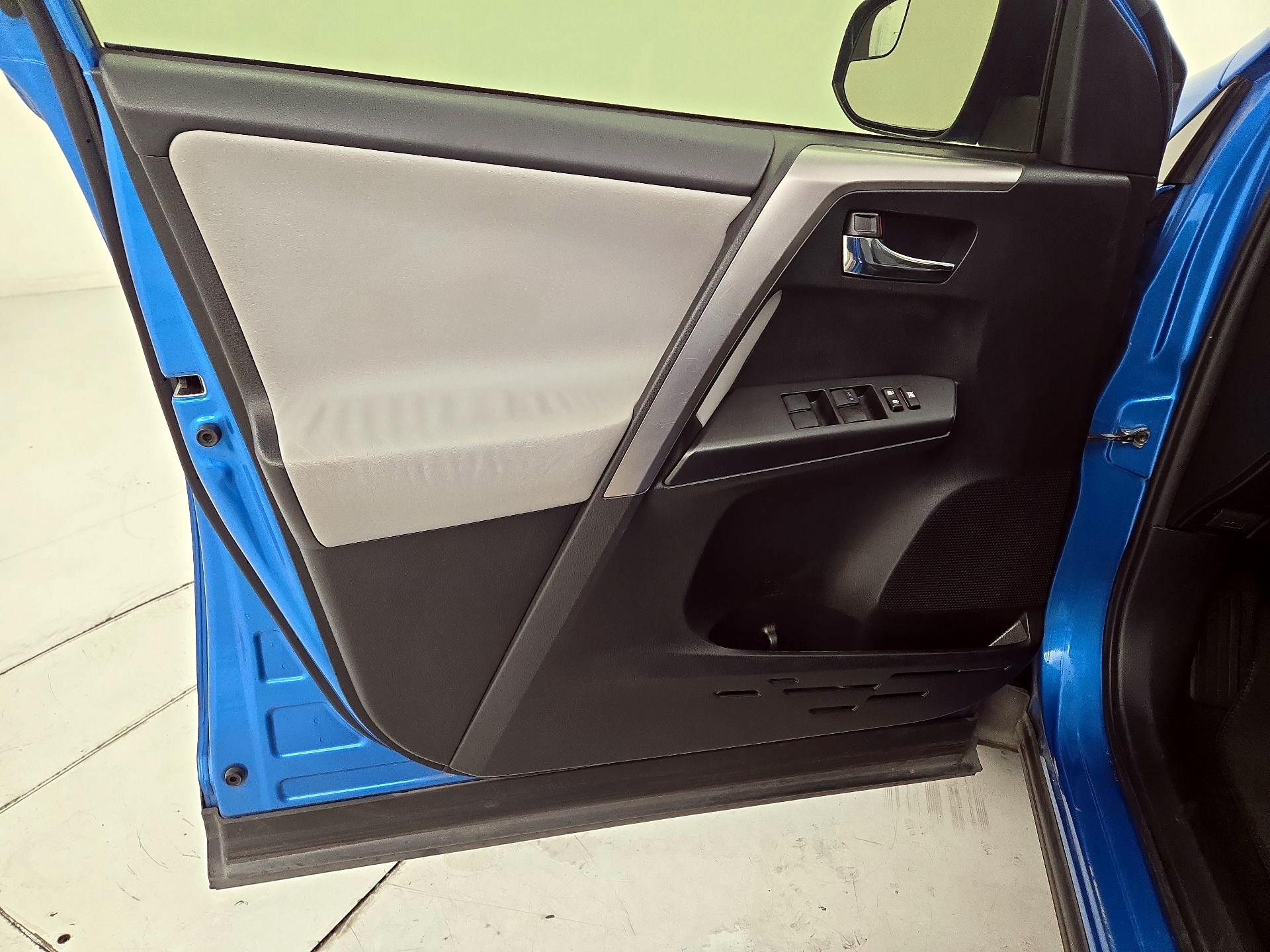 Thumbnail: 2017 Toyota RAV4 - 12