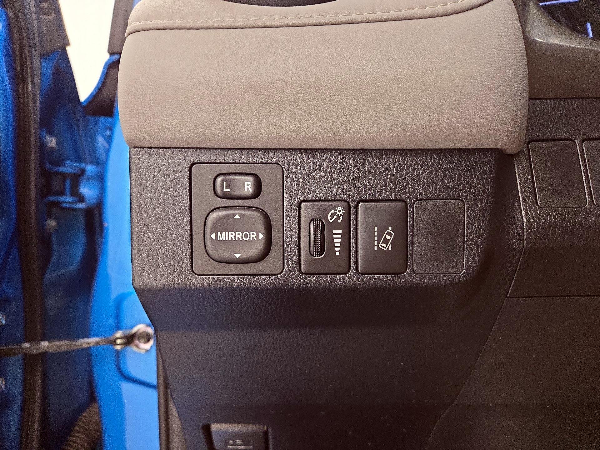 Thumbnail: 2017 Toyota RAV4 - 13