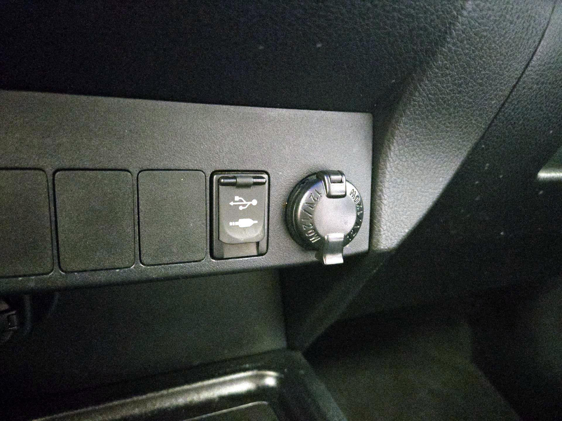 Thumbnail: 2017 Toyota RAV4 - 18