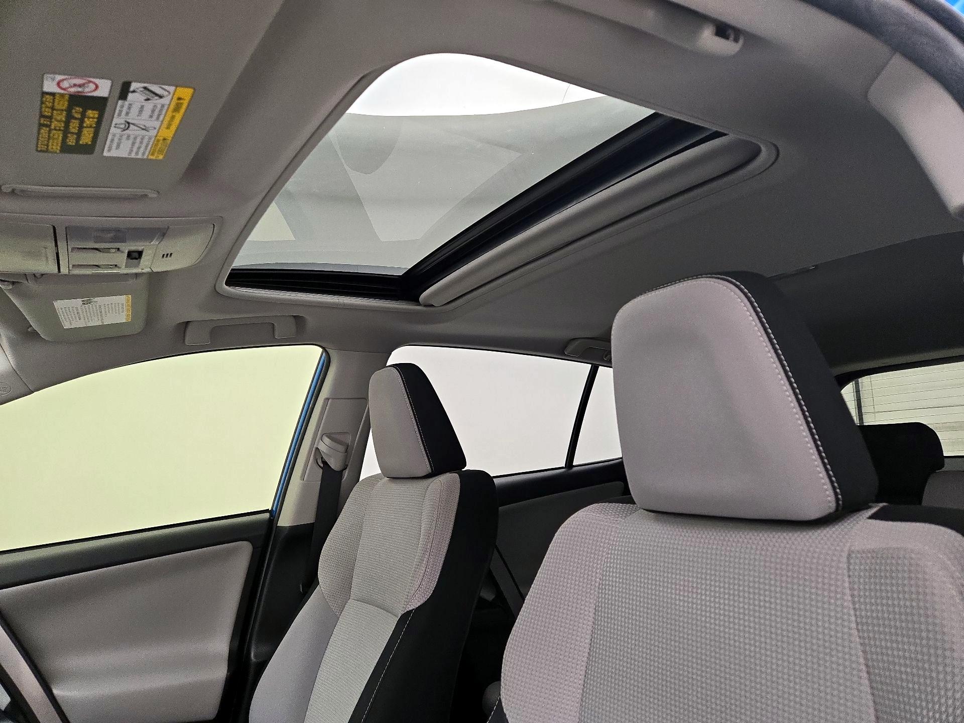 Thumbnail: 2017 Toyota RAV4 - 19