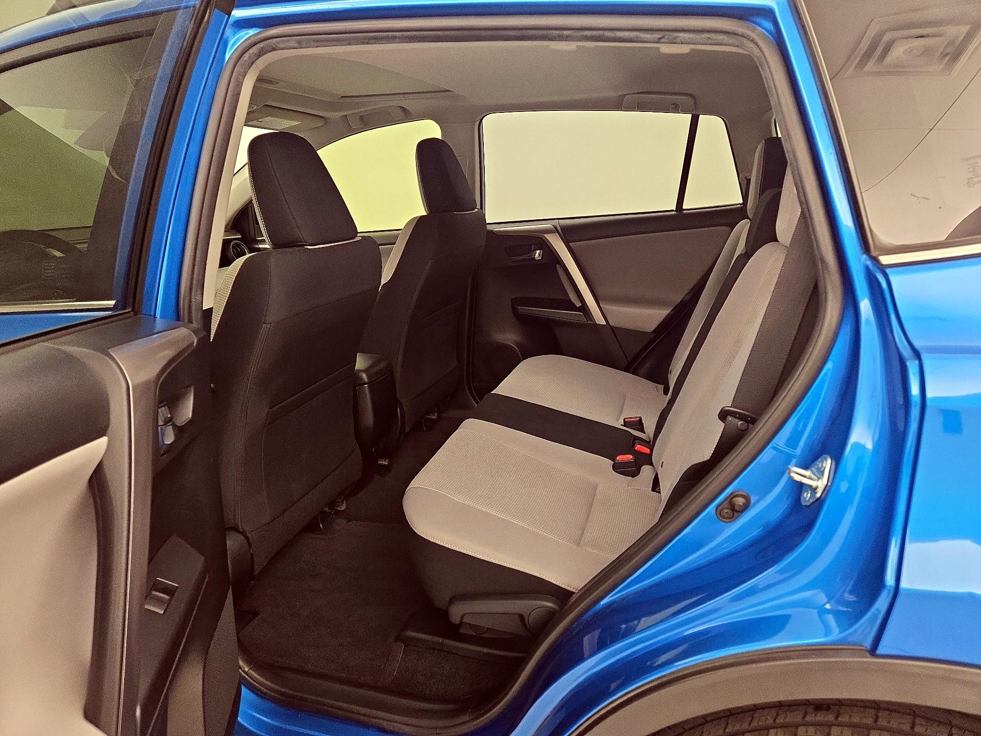 Thumbnail: 2017 Toyota RAV4 - 20