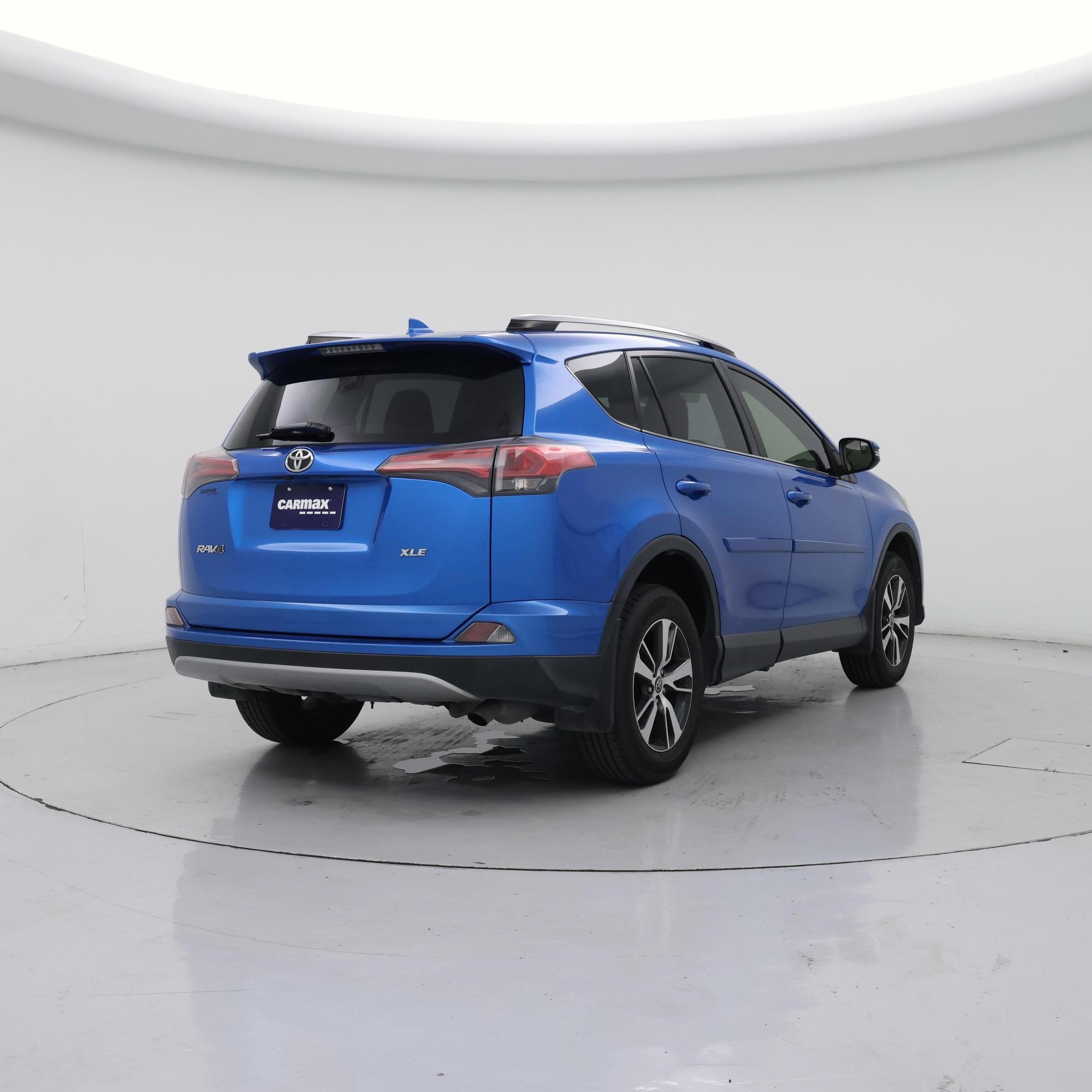 Thumbnail: 2017 Toyota RAV4 - 8