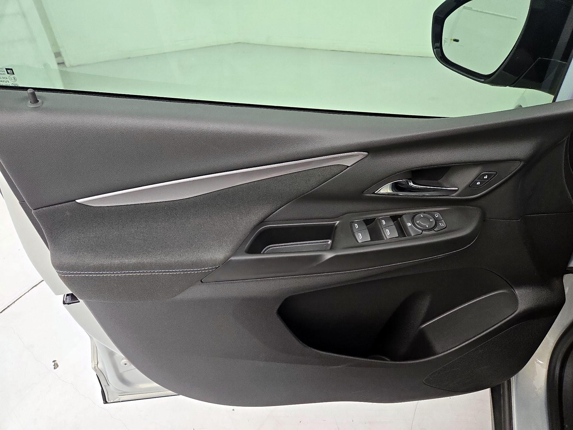 Thumbnail: 2023 Chevrolet Bolt EV - 12