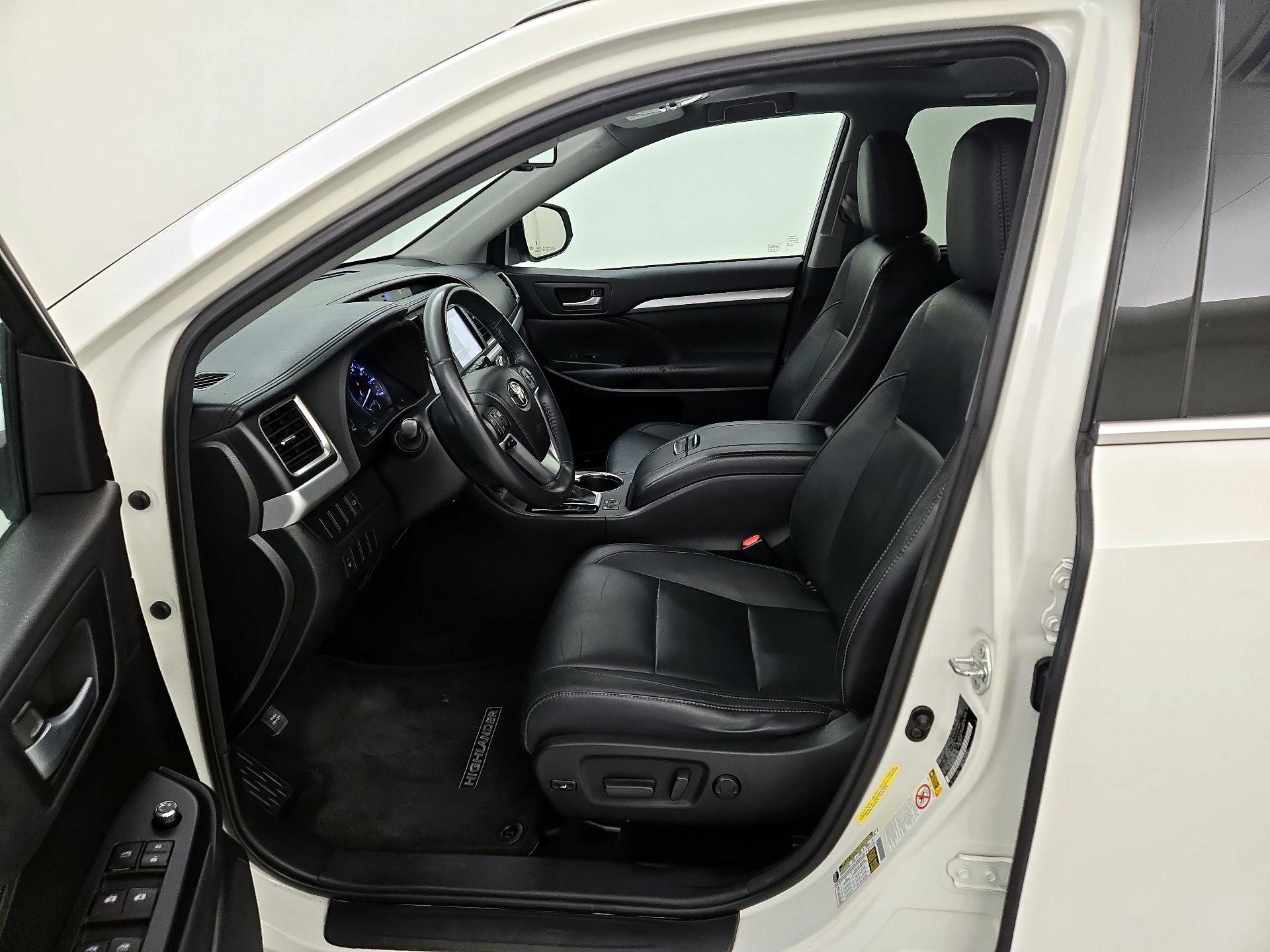 Thumbnail: 2015 Toyota Highlander - 11