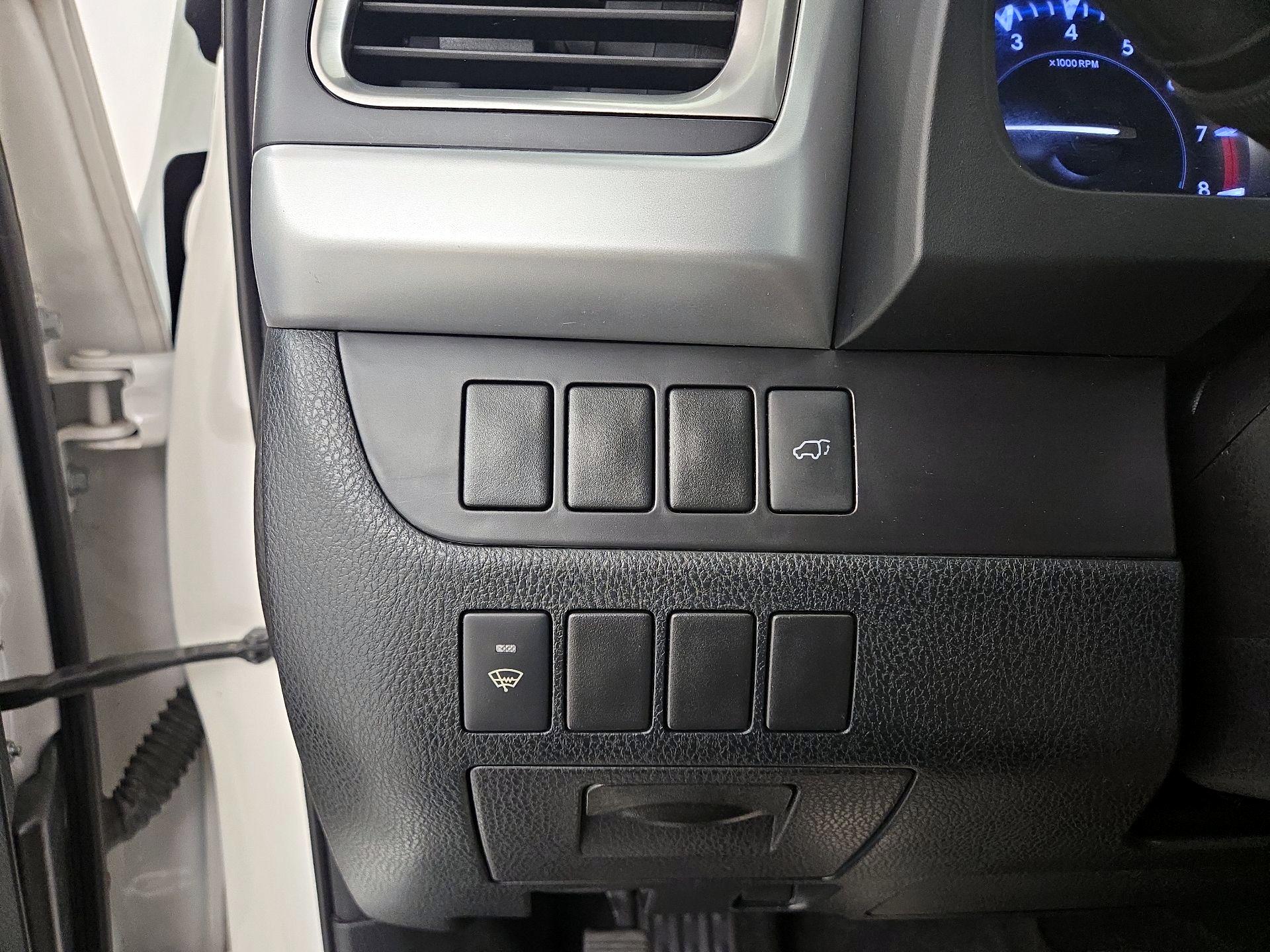 Thumbnail: 2015 Toyota Highlander - 13